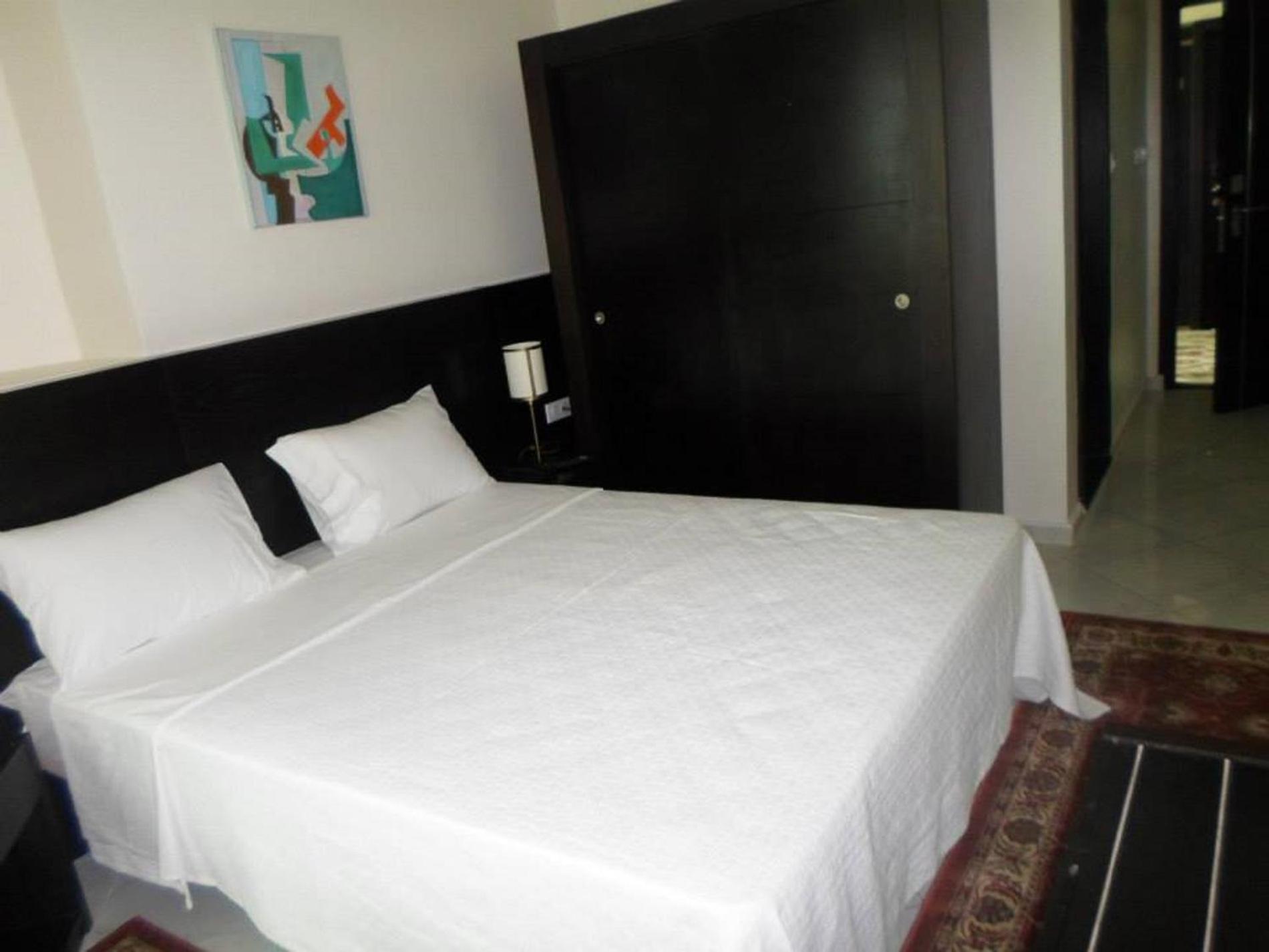 HOTEL DE LA VALLÉE Images