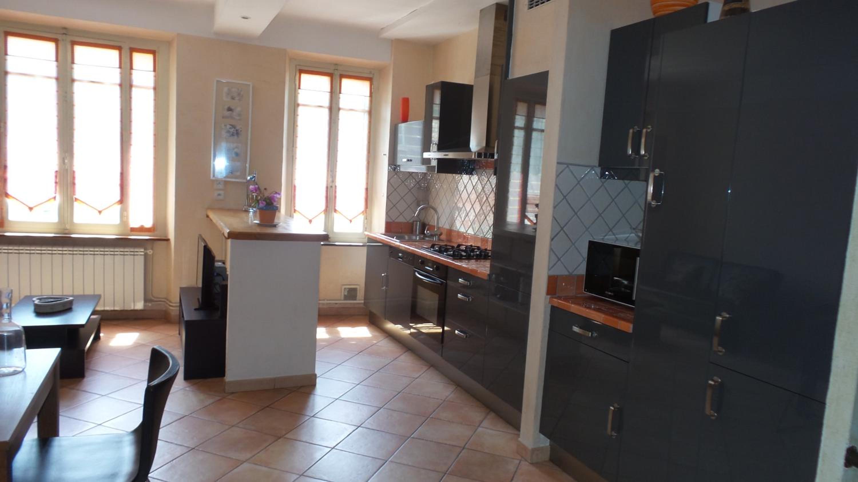 spacieux logement face à la Cité Médievale Images