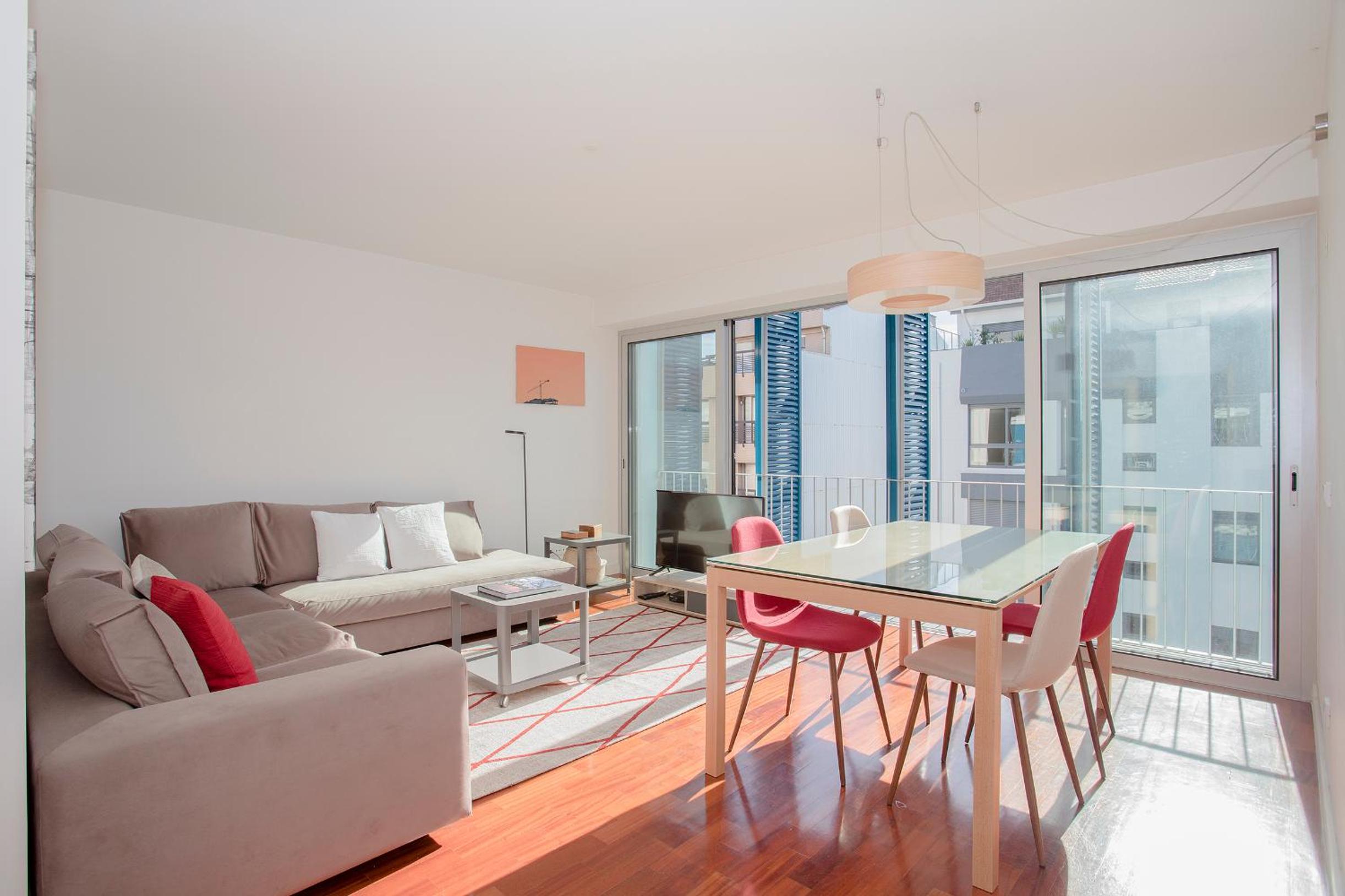 Liiiving in Porto | Bright Light Apartment Images
