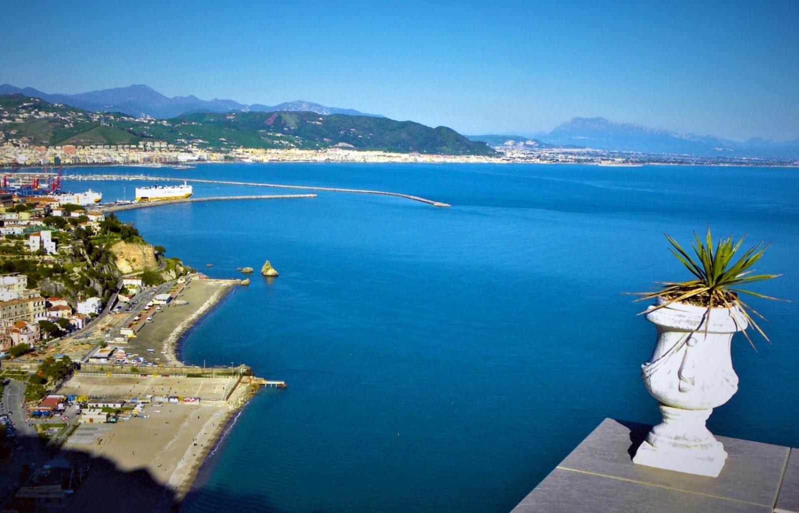 LA TERRAZZA SUL BLU -vista mare- Images