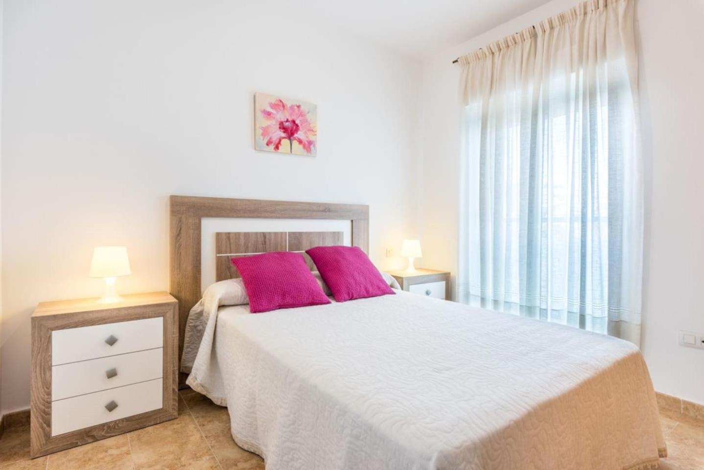 COMFORTABLE, CLOSE TO THE BEACH, POOL, NEW, PADDLE Images