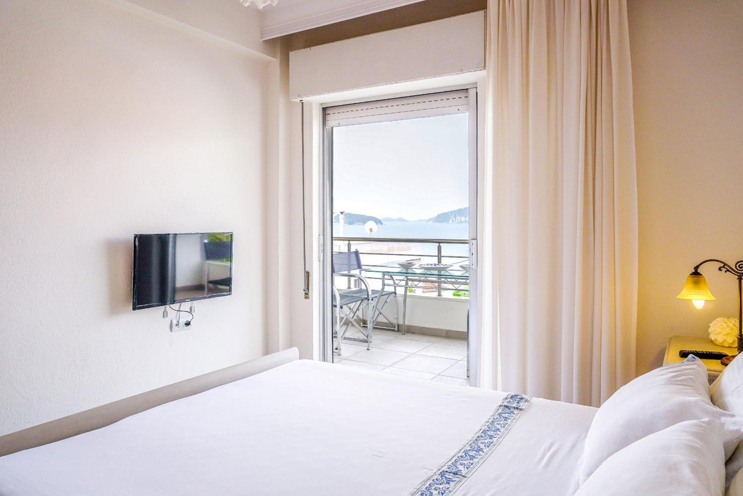 Isminis House Images
