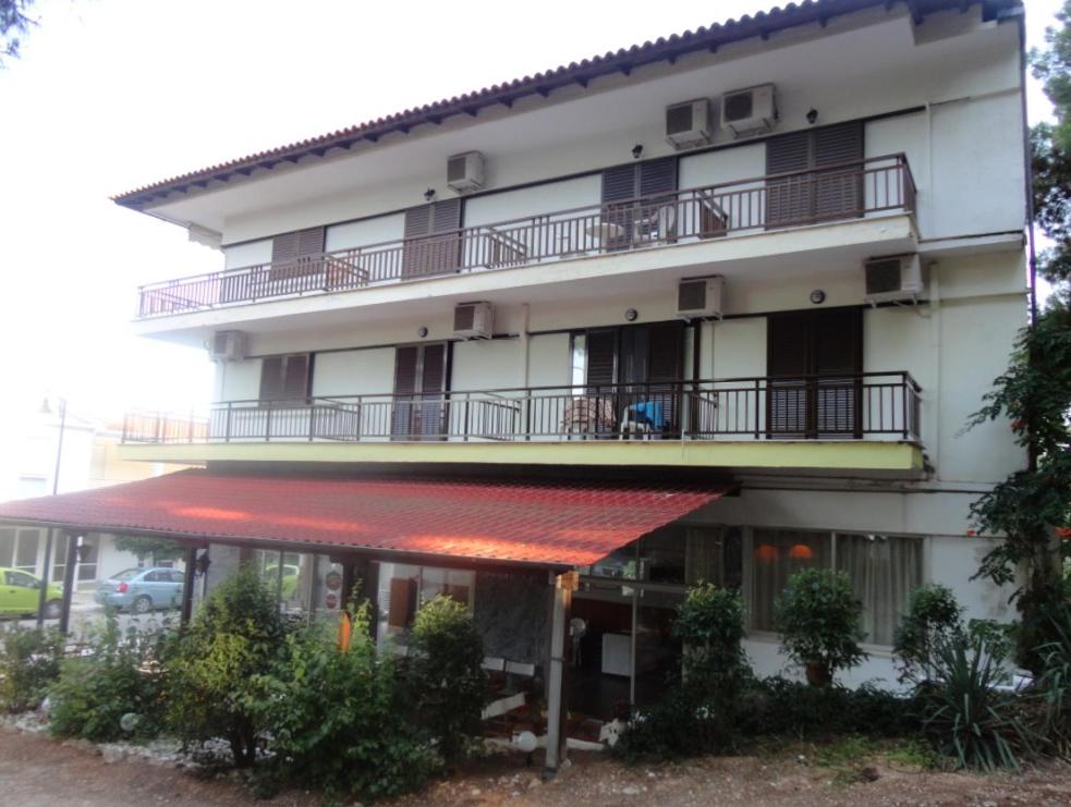 Chris Apartments