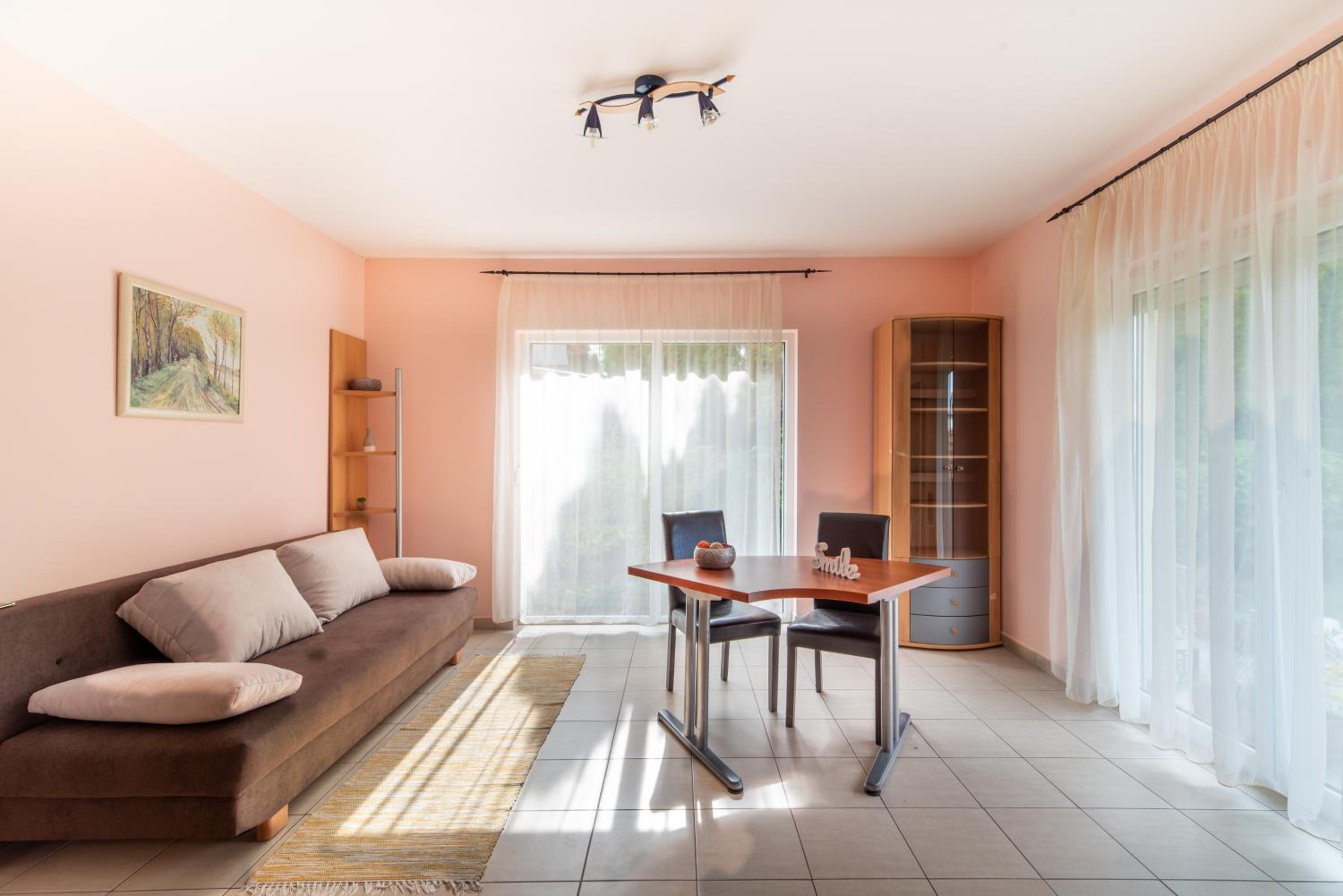 Easy Apartmanház Images