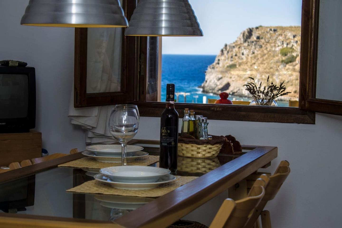 Mohlos house with Seaview Images