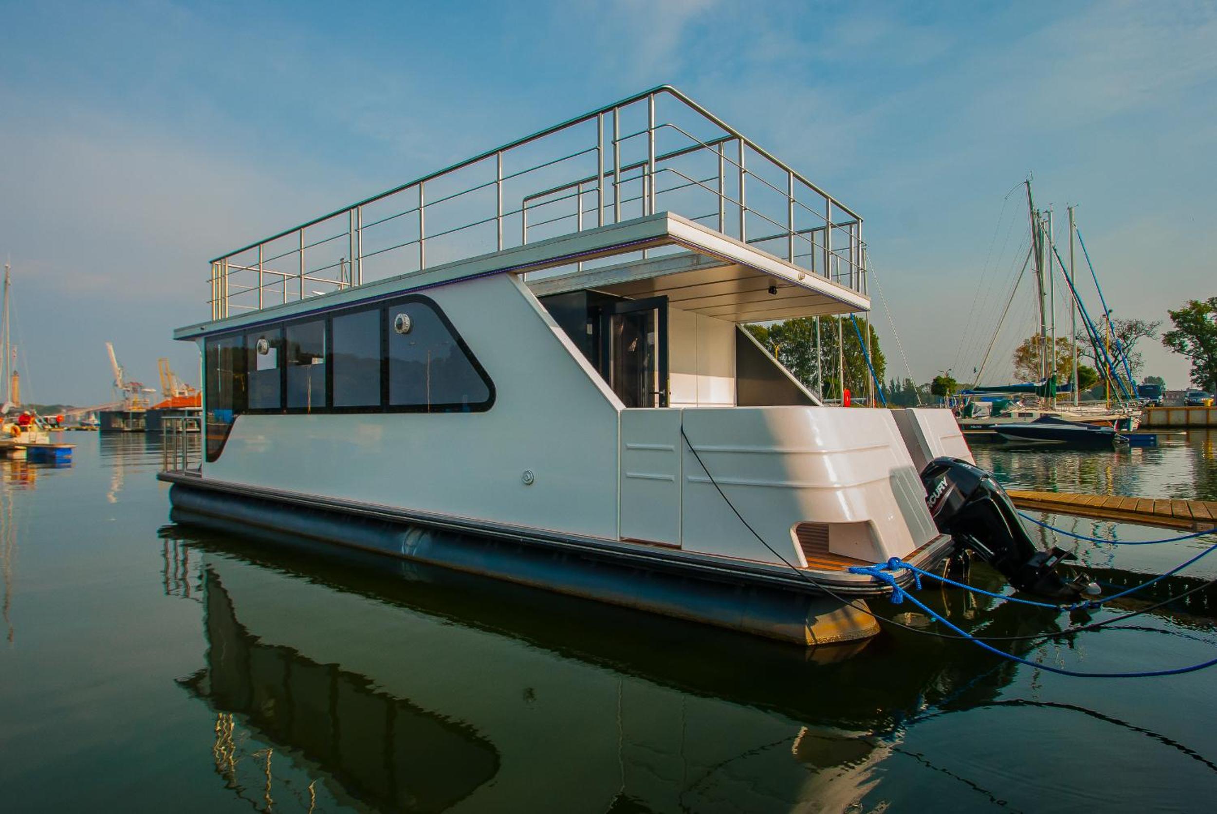 AMBER HOUSEBOAT Images