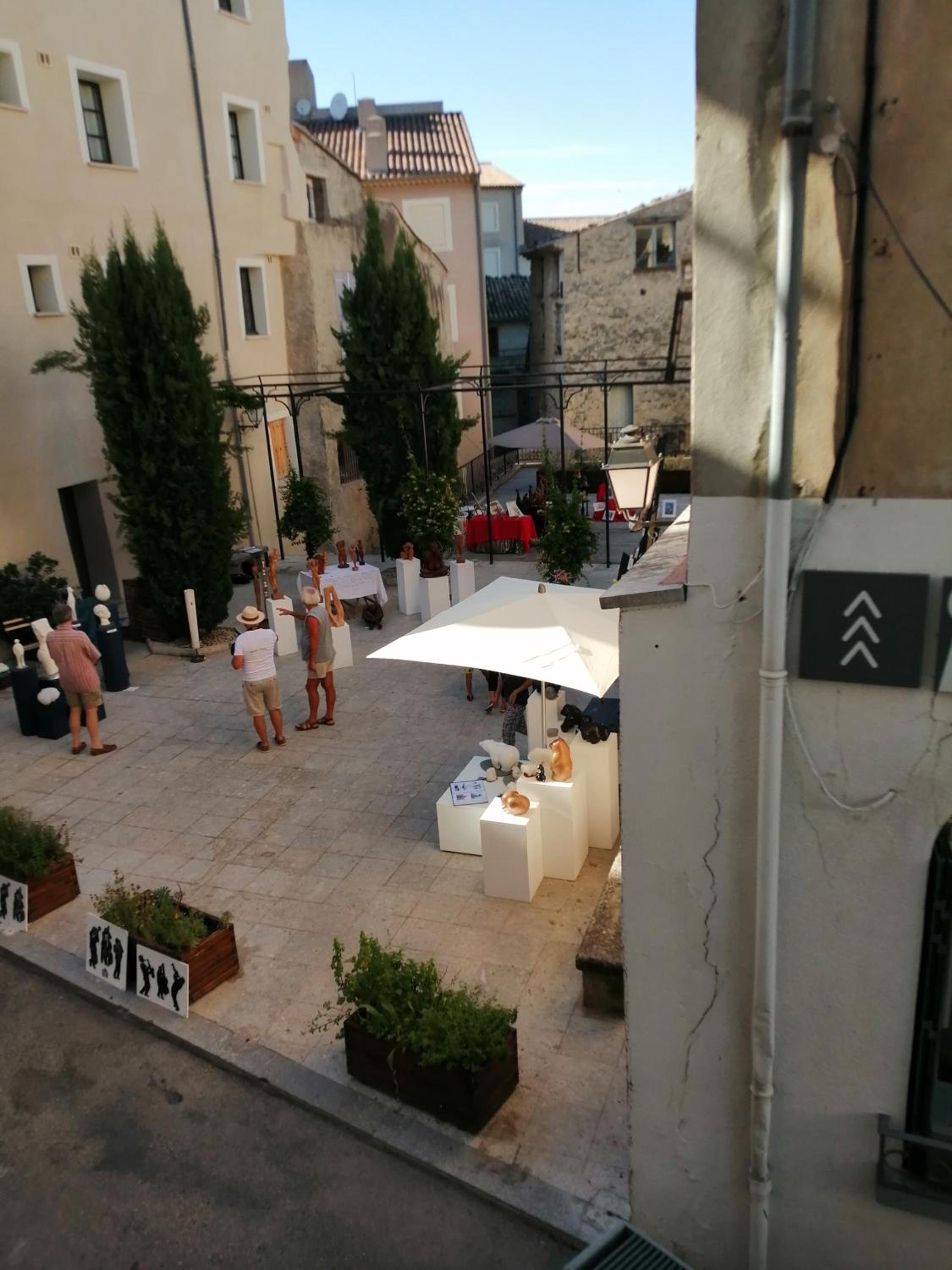 LE PETIT VENTOUX VILLAGE Images