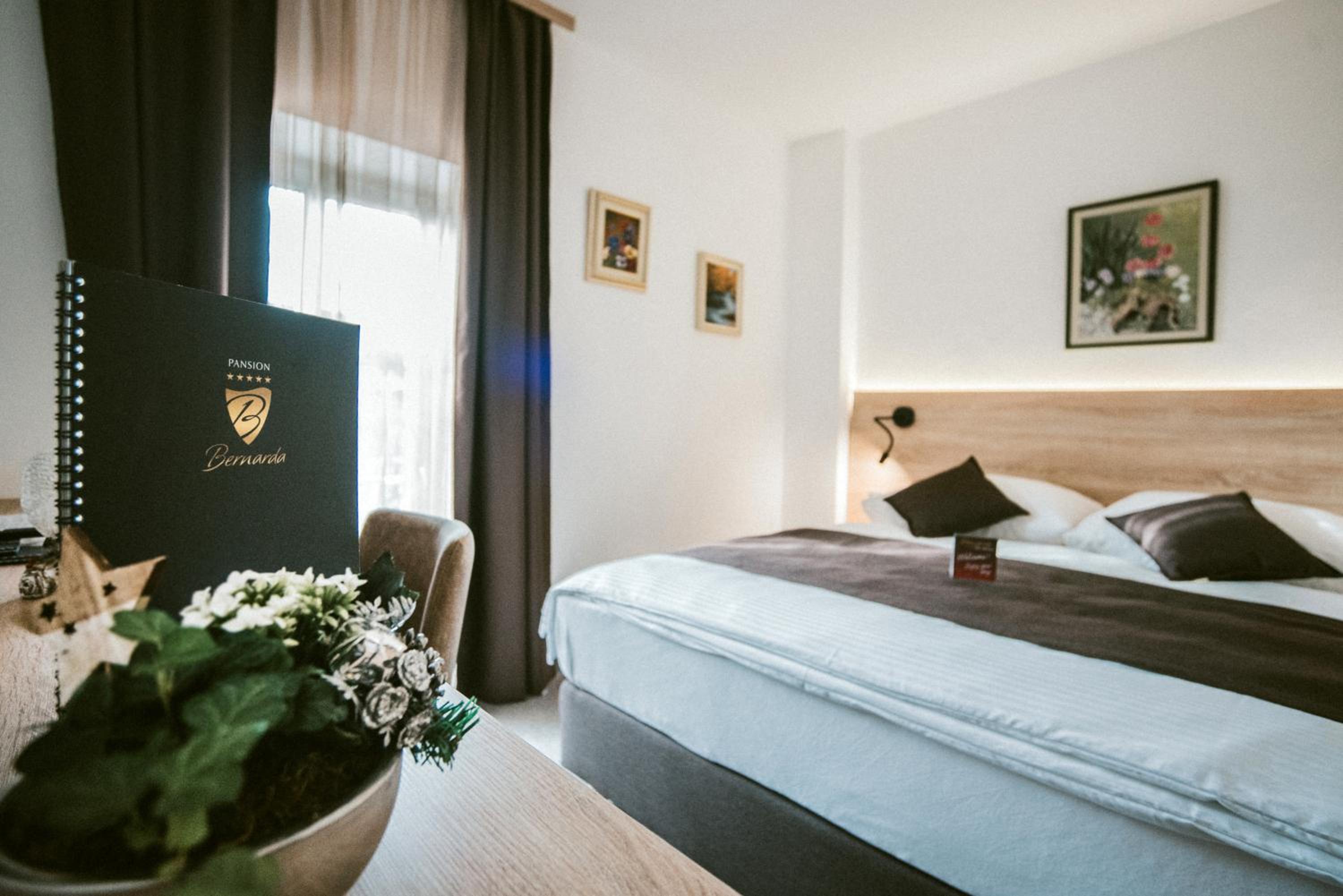 Pansion Bernarda Nova Images