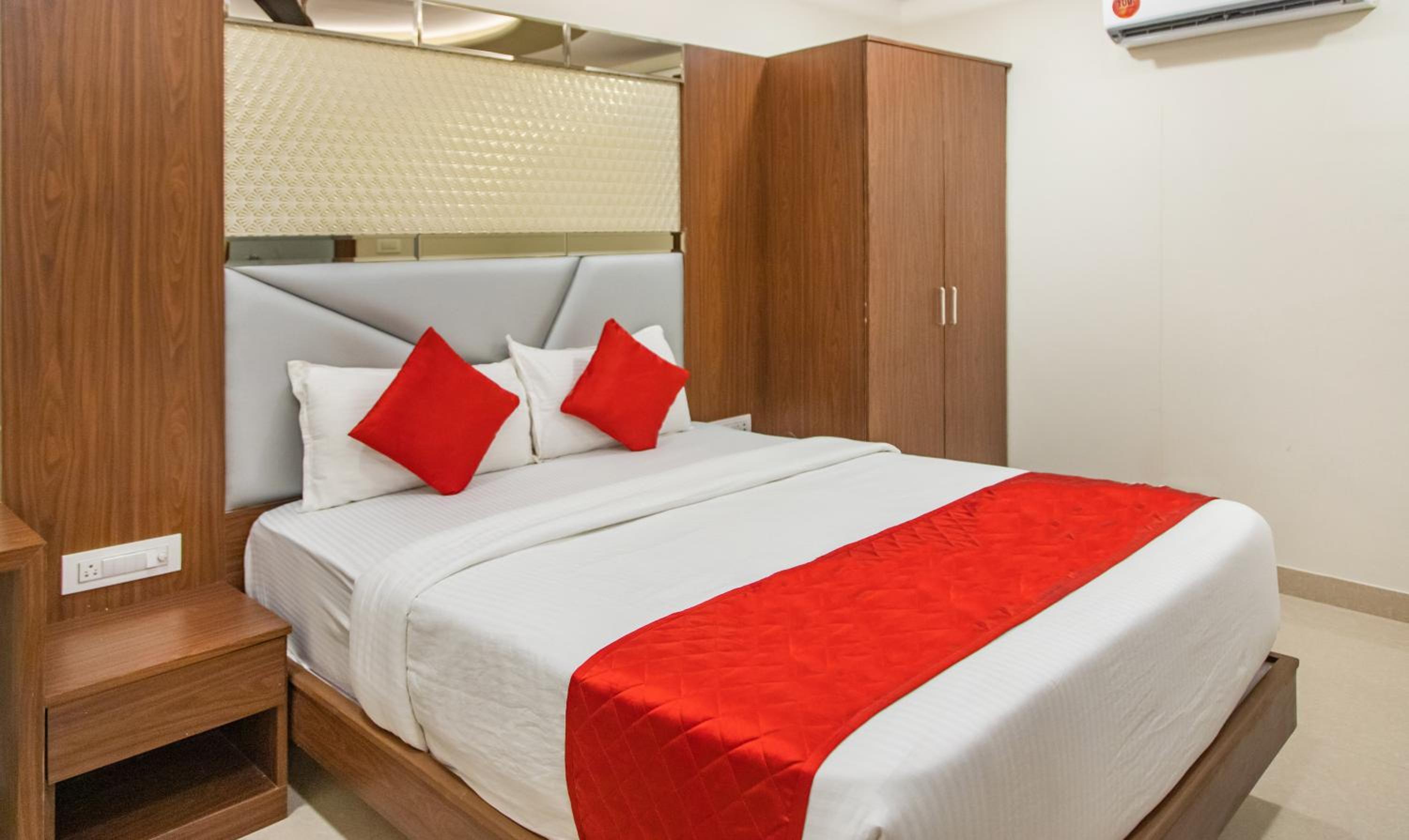 Hotel Hometown Near US Embassy BKC Images