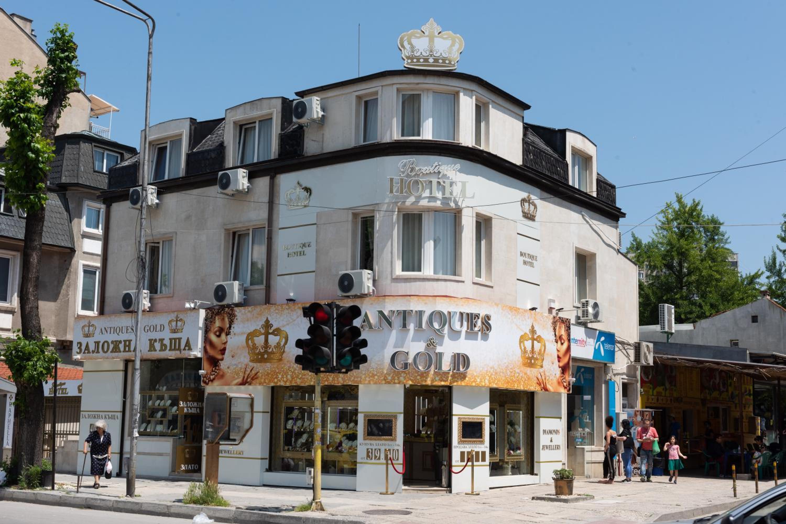 Golden Rooms Images