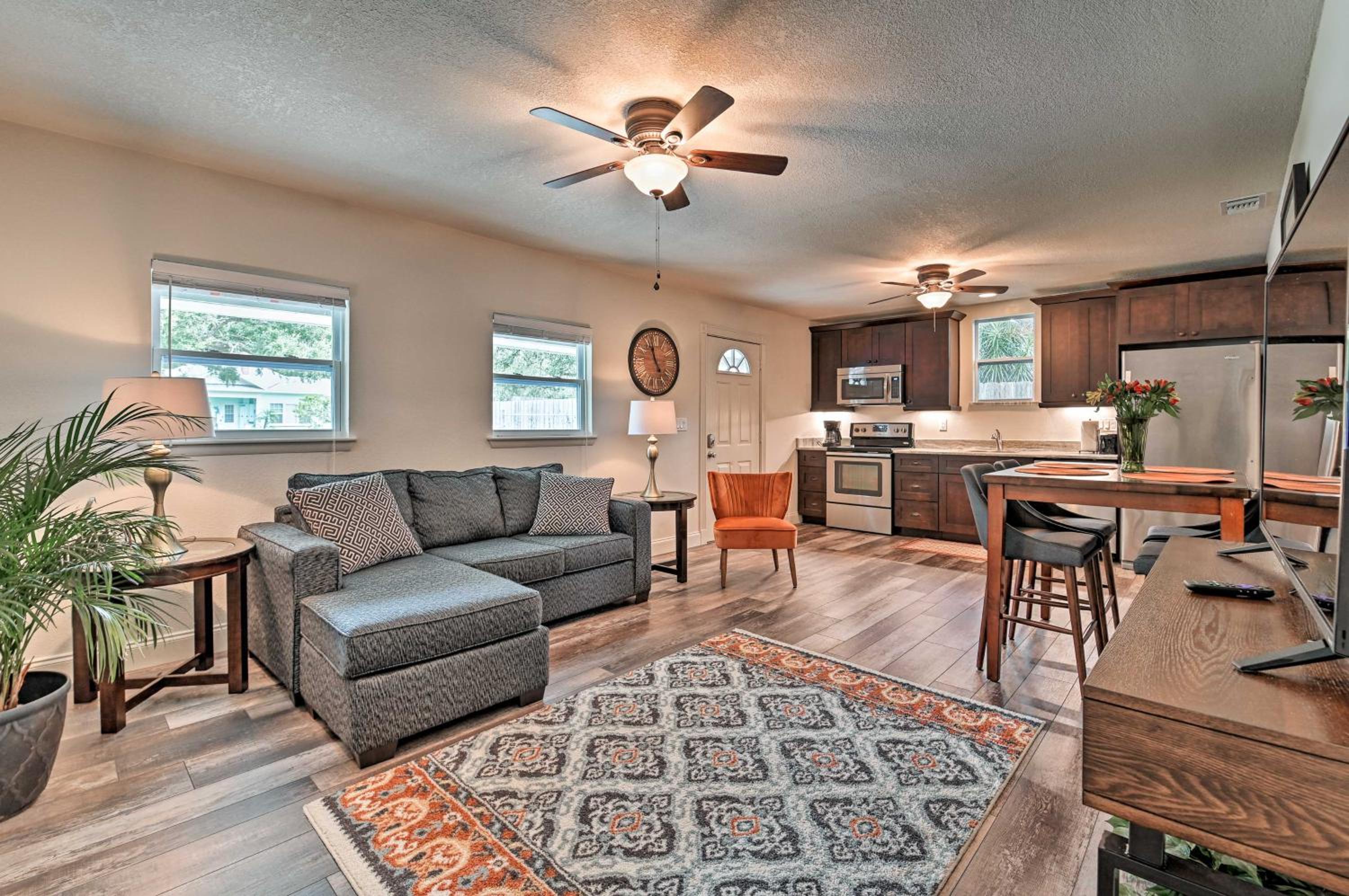Winter Garden Bungalow with Gas Grill, Walk to Dtwn! Images