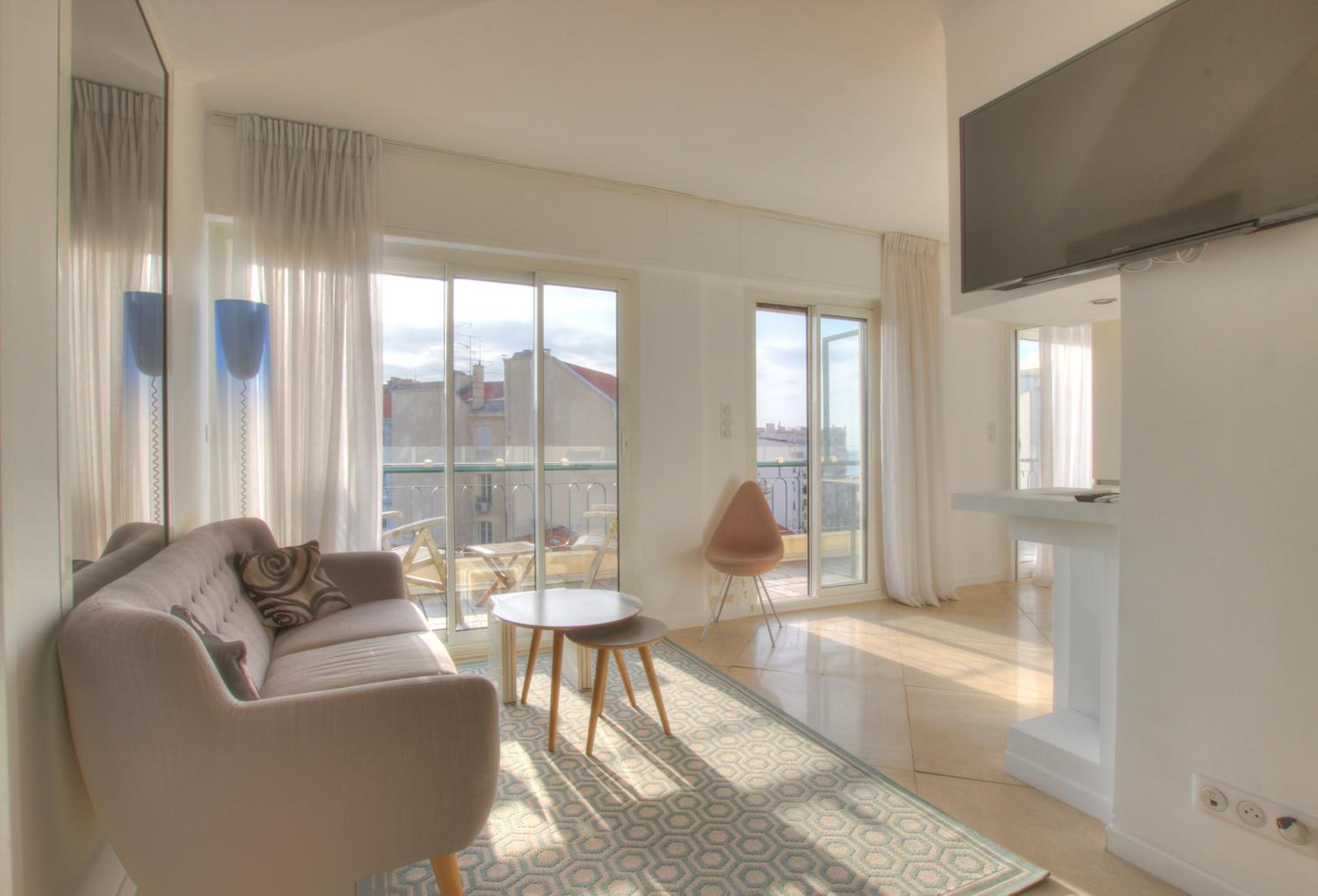 VER6-Two bedrooms Cannes Center Images
