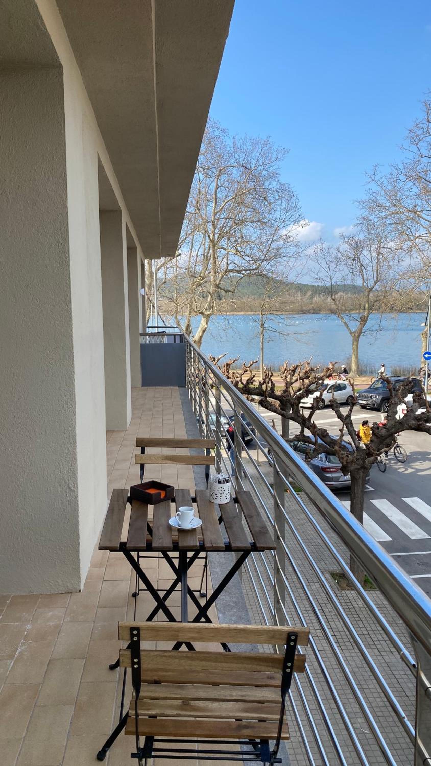 JASALPI único apartamento delante del Lago de Banyoles Images