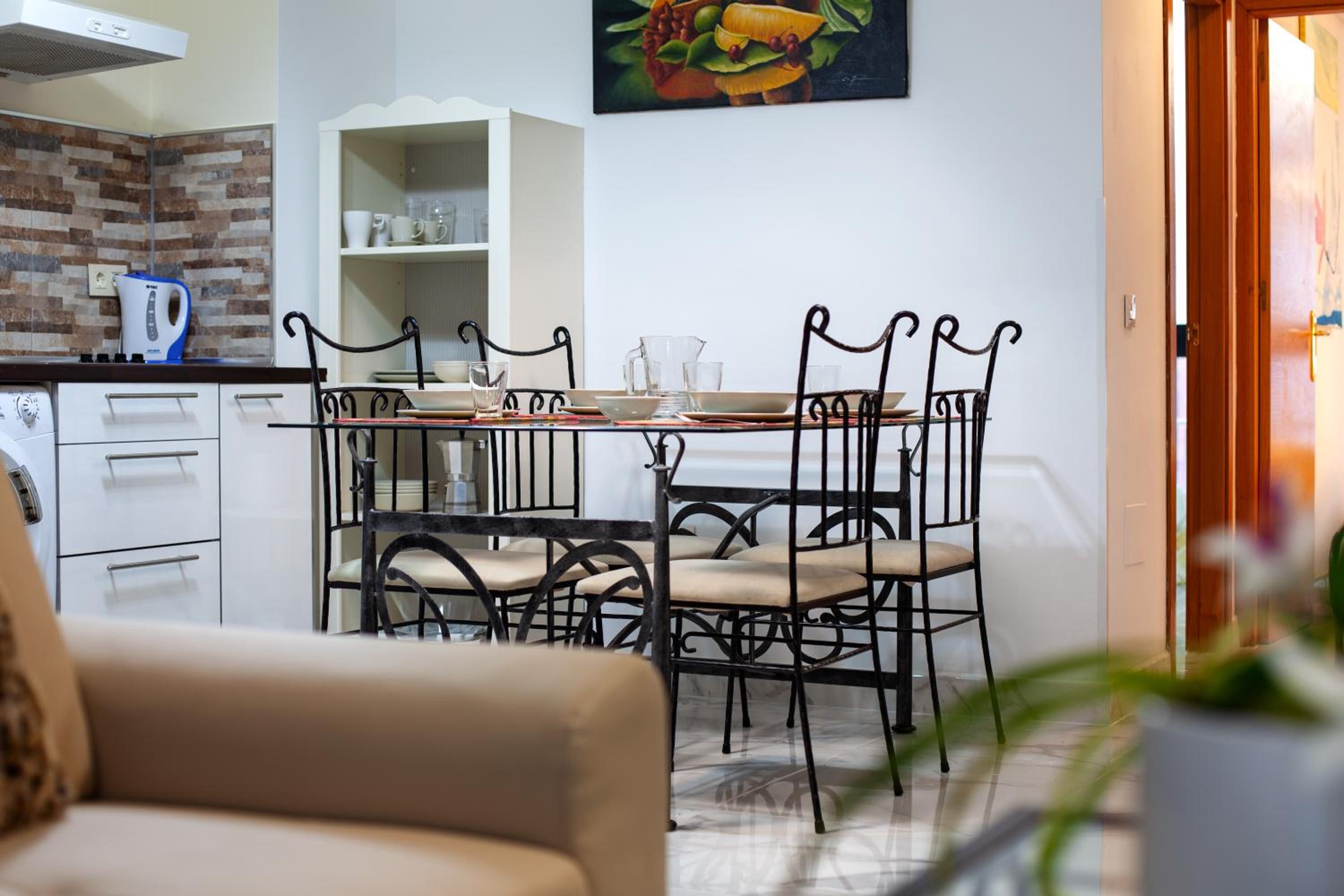 Peña 5 RooMalaga by Bossh! Apartments Images