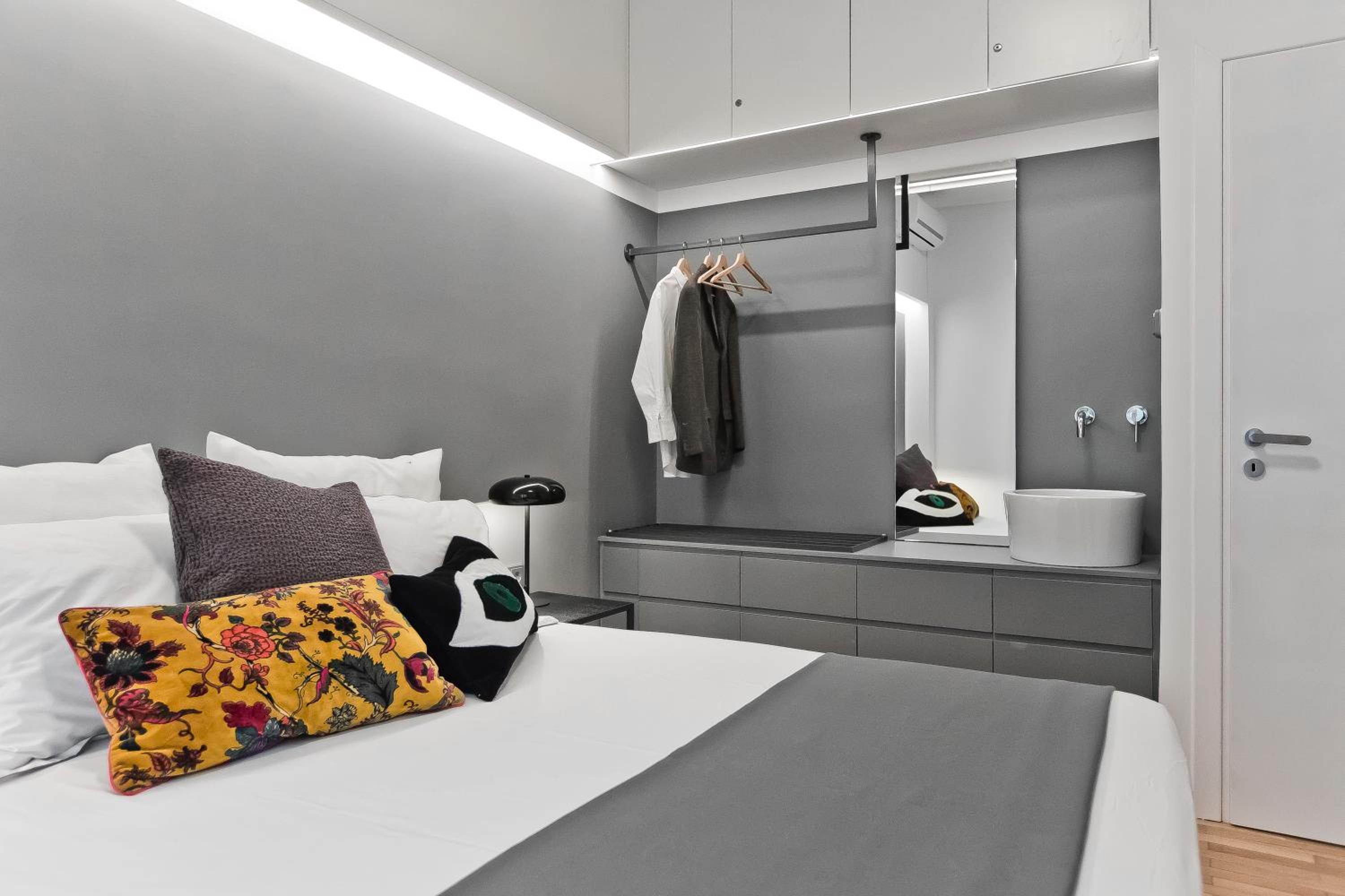 BAG- Boutique Apartment Grey - Hilton Area Images