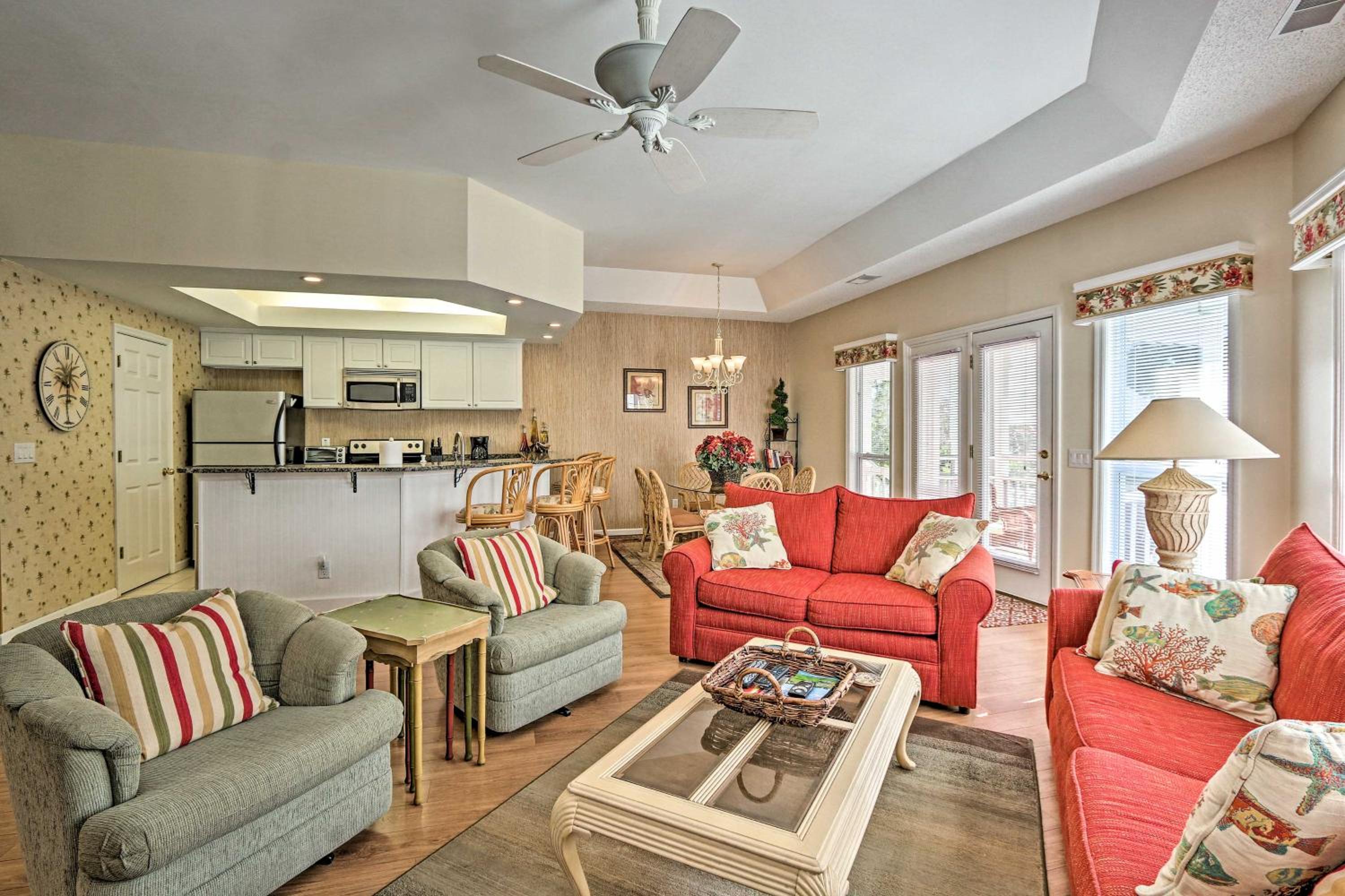 Quaint Hilton Head Villa with Pool and Hot Tub Access! Images