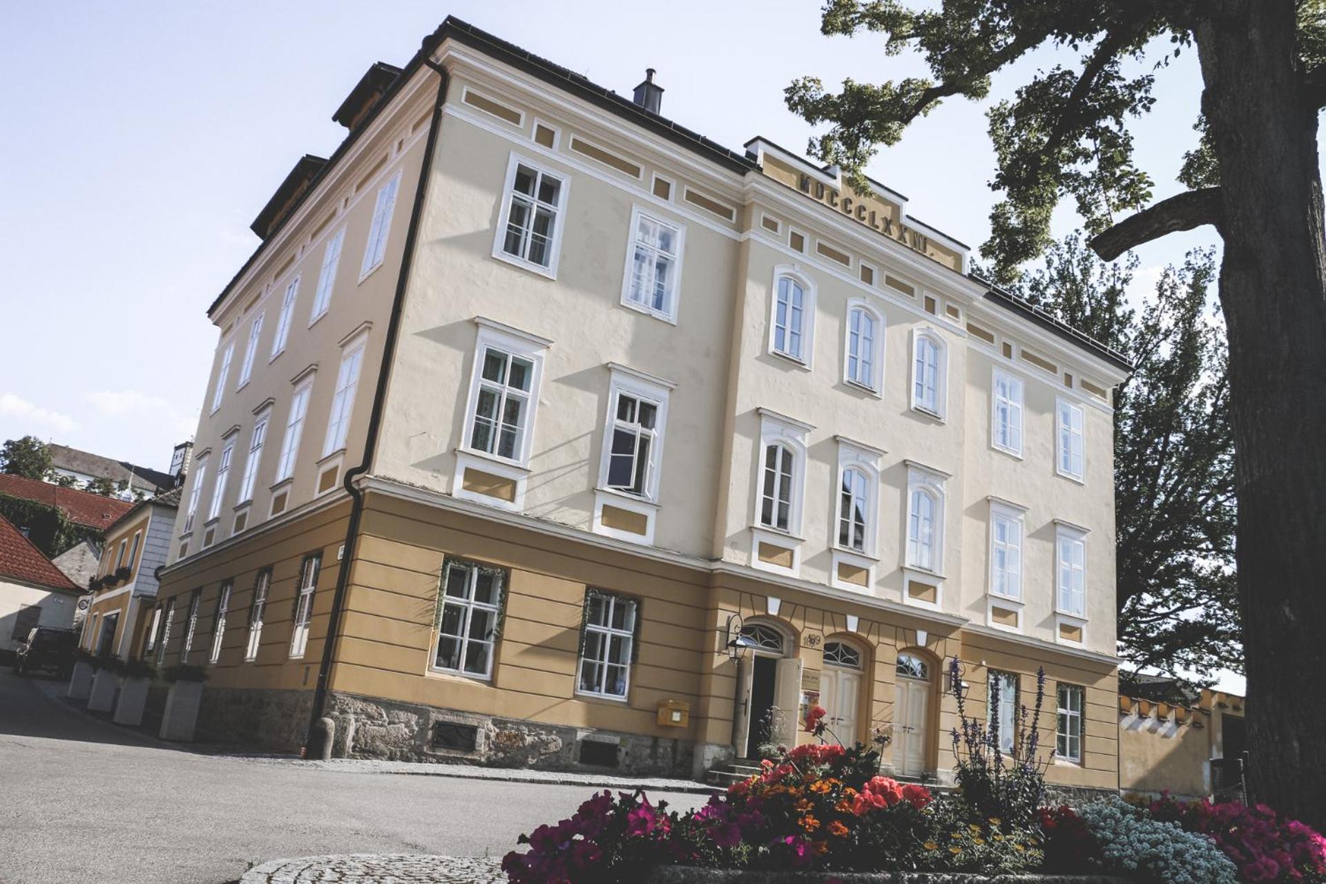 Gemütliches Wohnen in der alten Schule Images