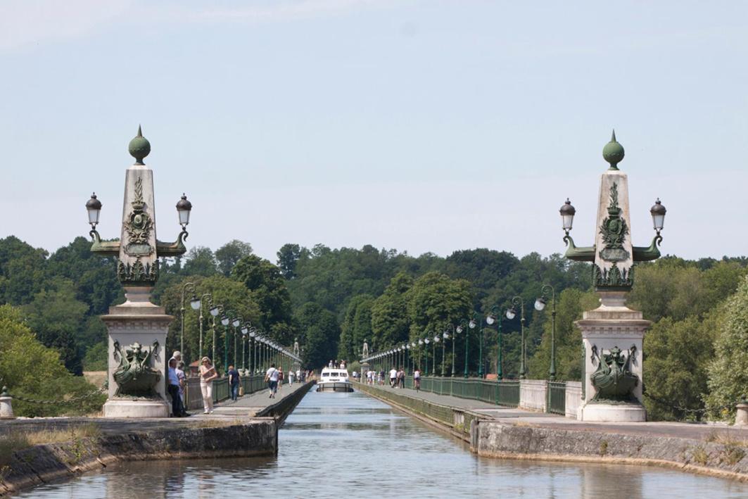 LES CHAMPS Images