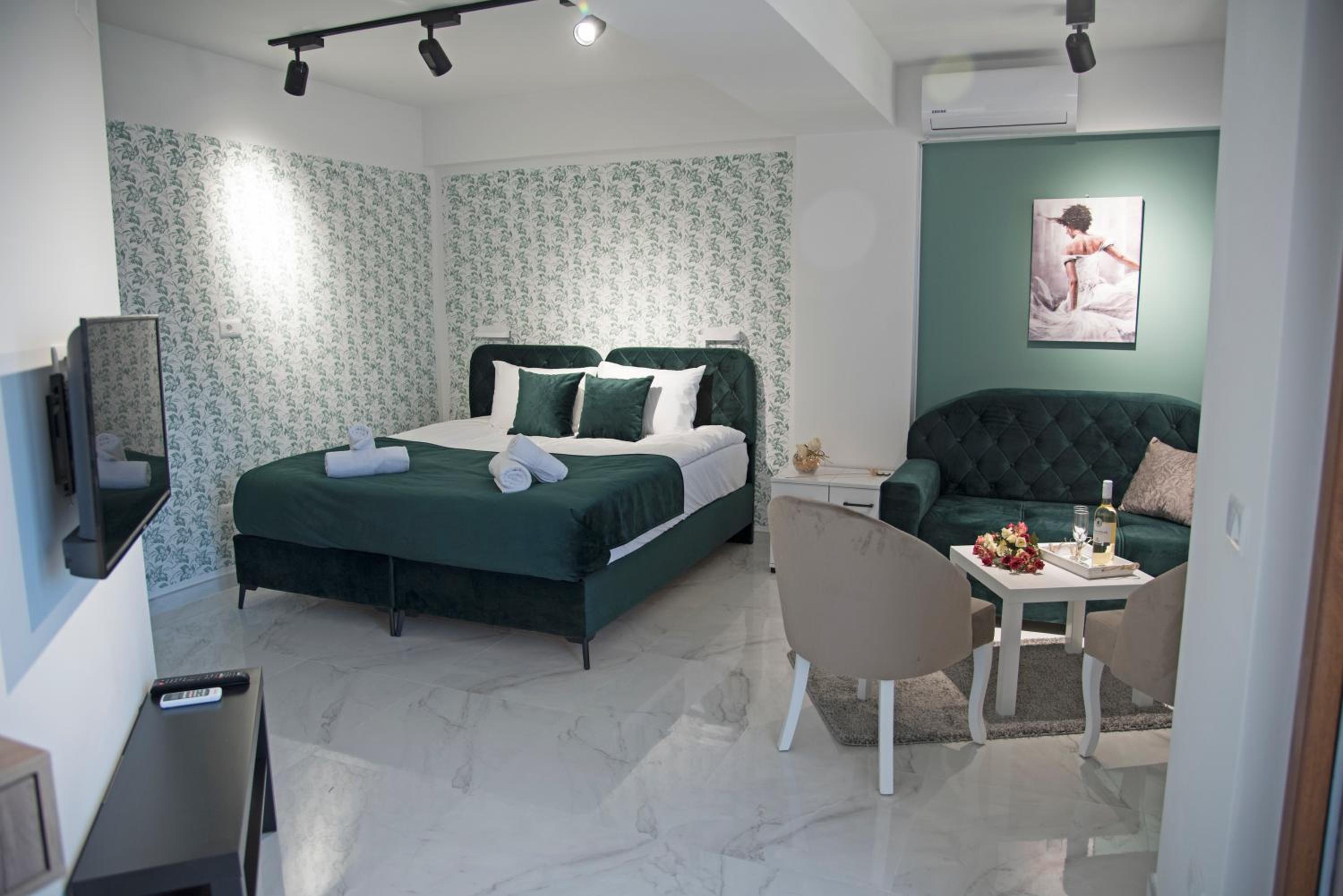 All Seasons Apartments Images