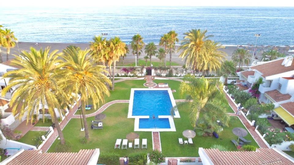 Beachfront oasis in Costa del Sol. Images