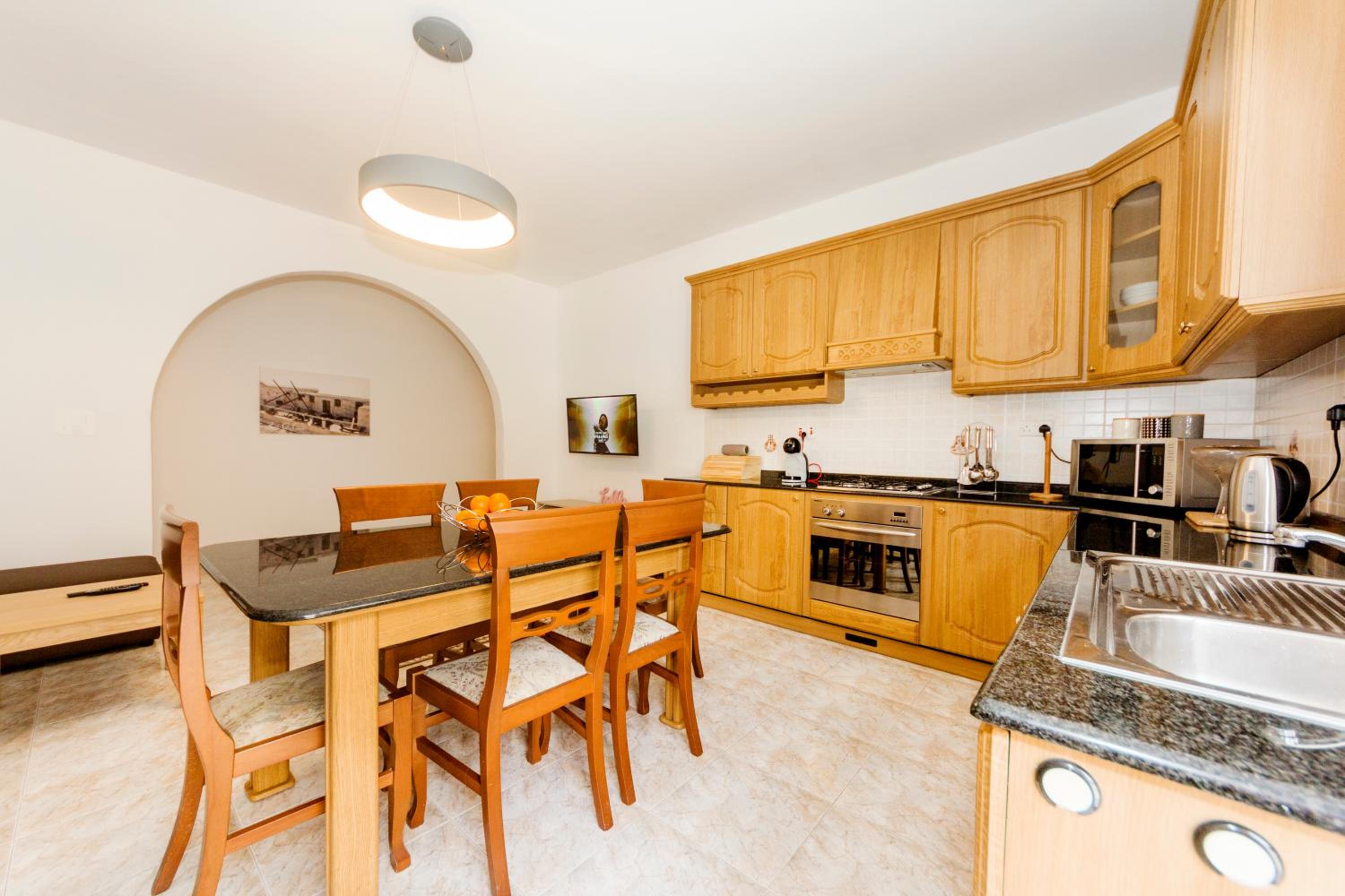 Central 3 Bedroom Entire Apartment Msida Images