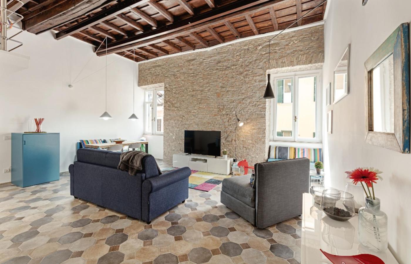 Sleek flat 4 guests 450mt from the Colosseum Images