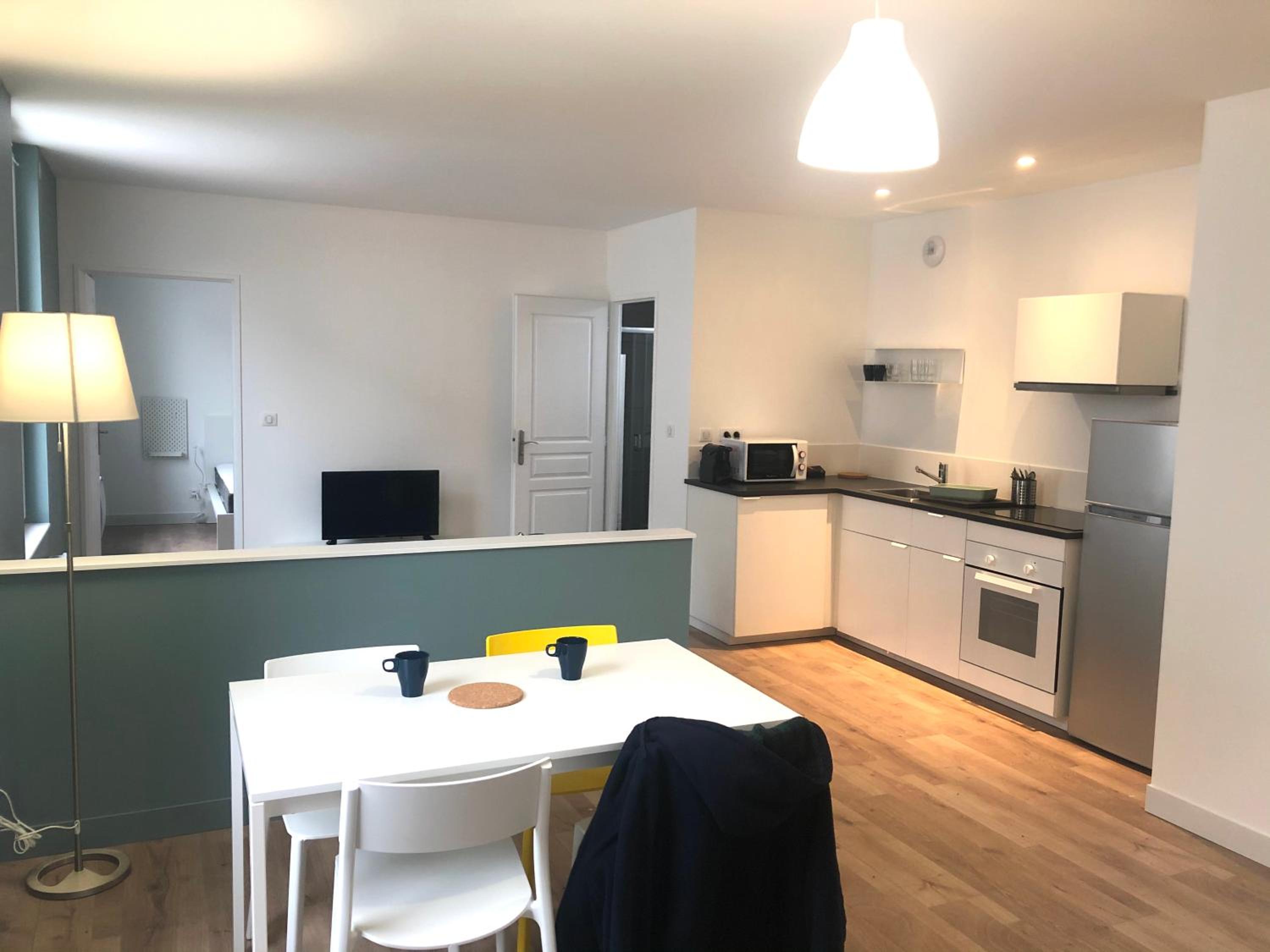 Apprt calme 2 chambres, proche thermes et centre ville, parking gratuit Images