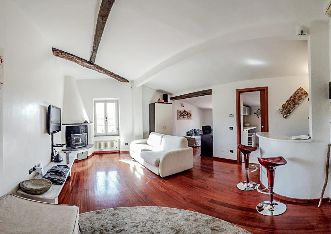 Splendida mansarda open space, finiture di lusso. Images