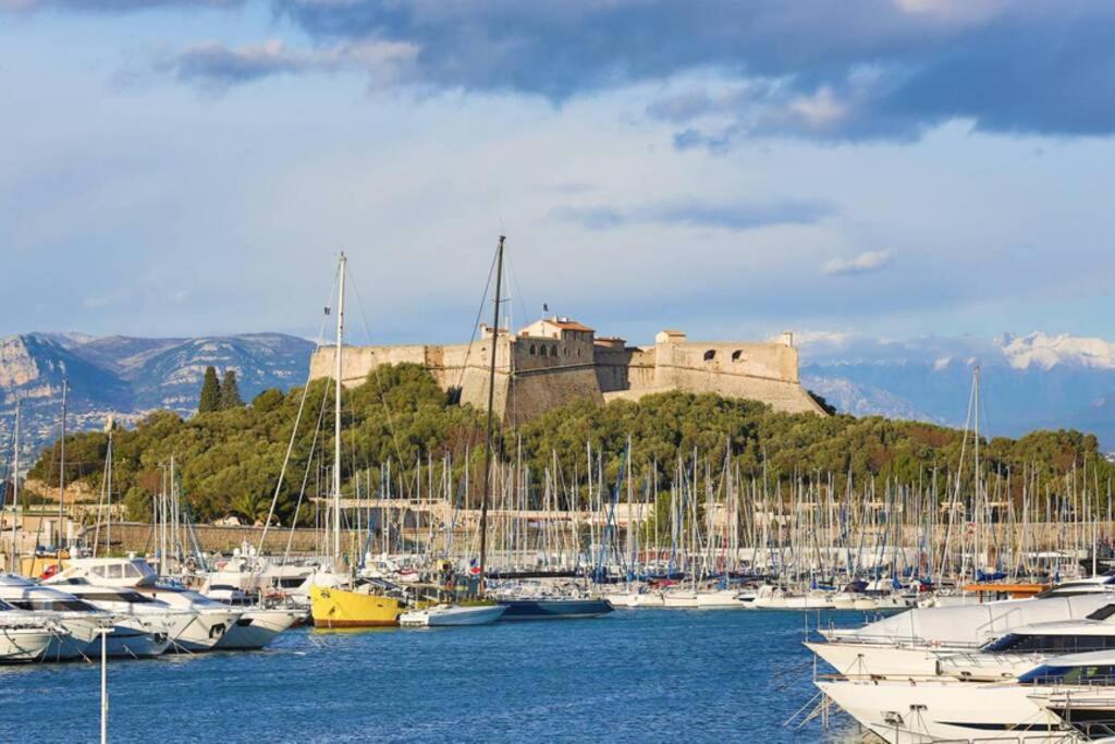 Port Vauban appartement F3 refait à neuf Images