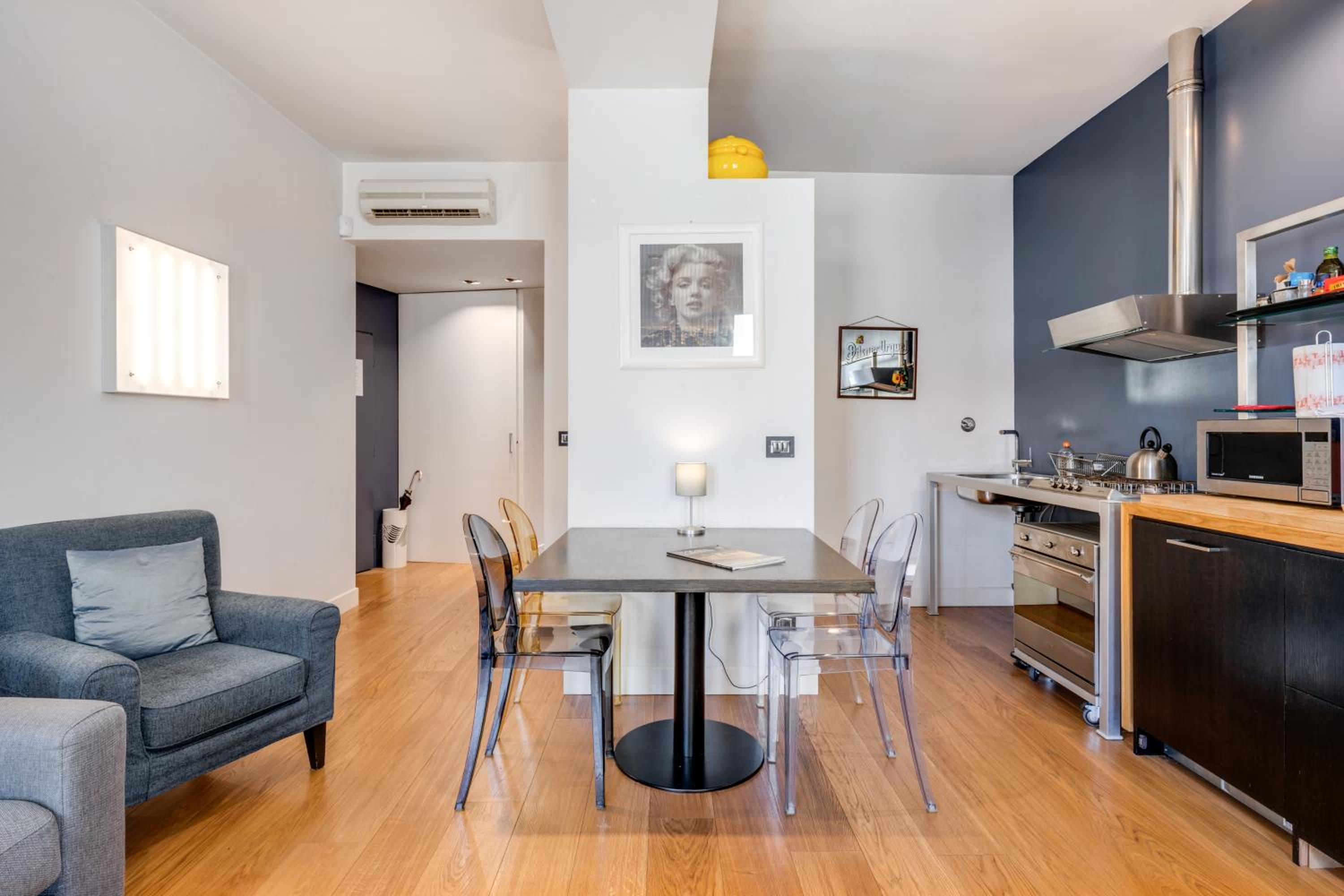 Piazza Santa Croce Design Apartment with Balcony Images