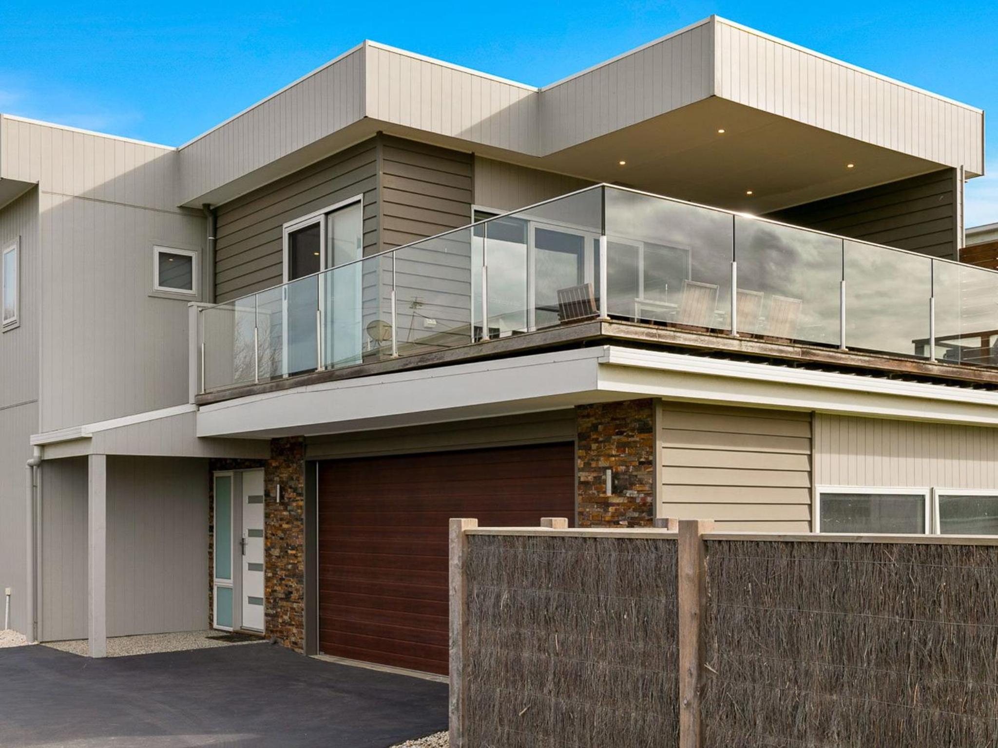 Swan Bay Views Images