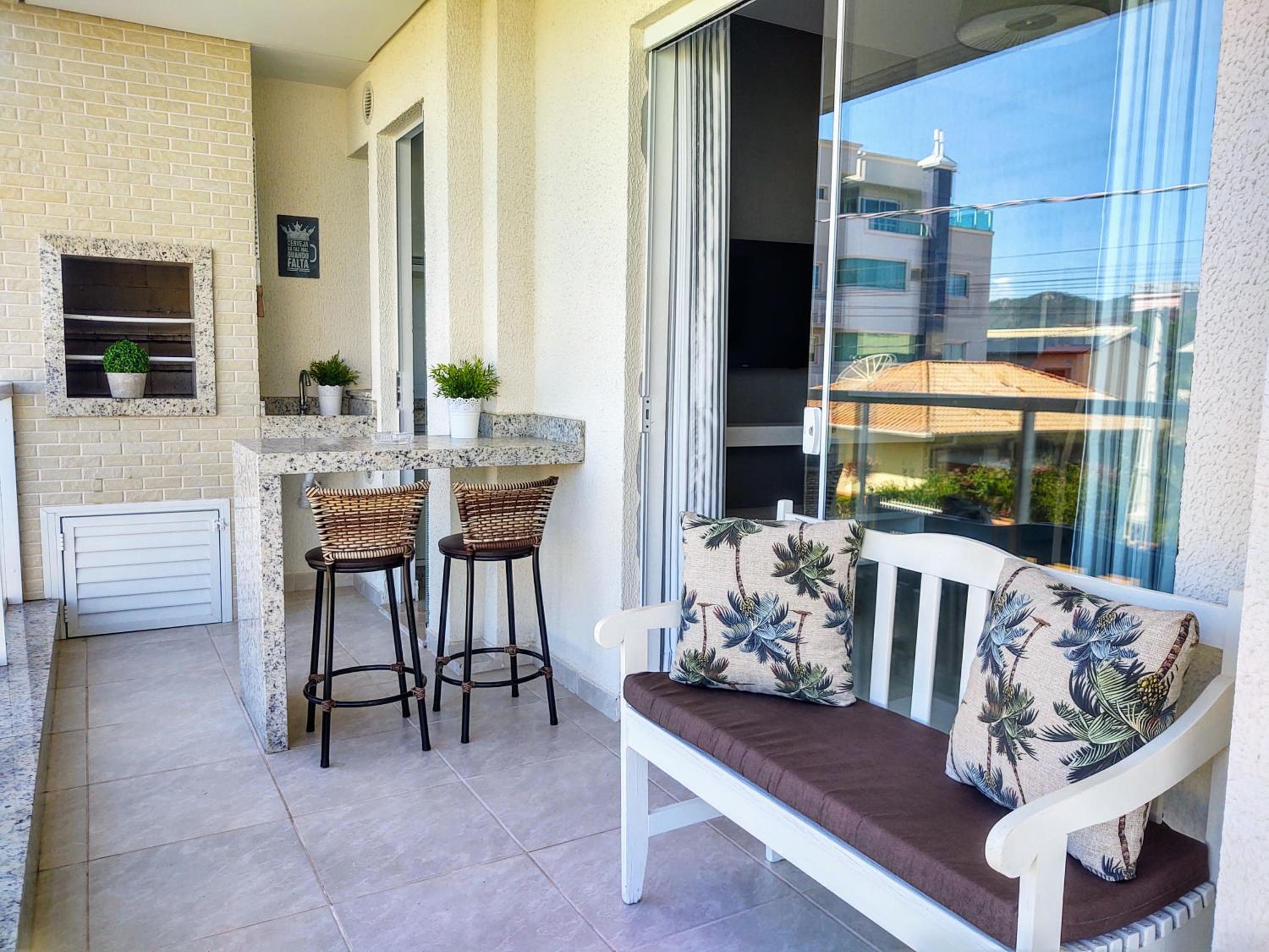 Apartamento Ipê Branco, Mariscal, ótima localização Images