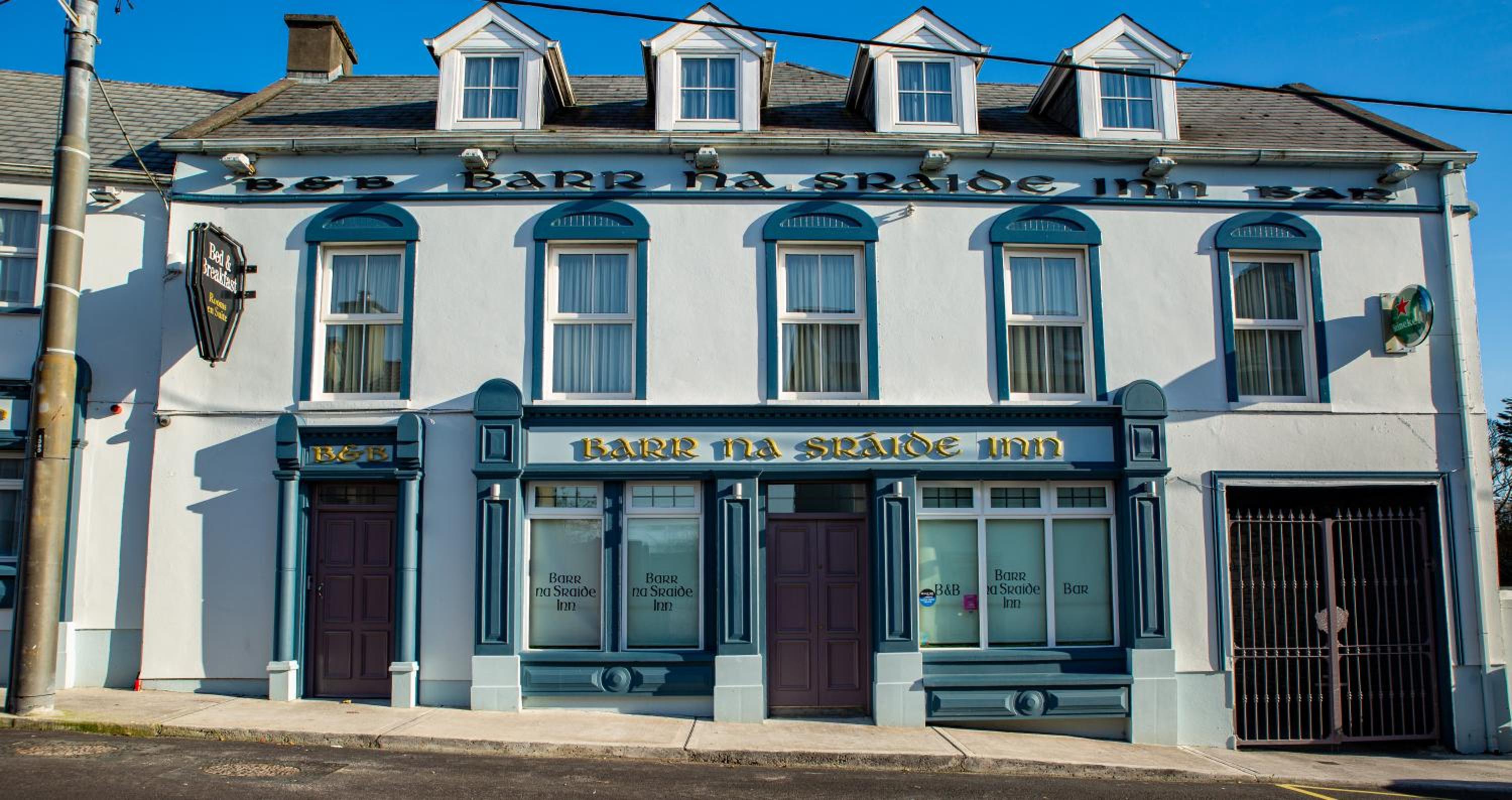 Barr Na Sraide Inn Images