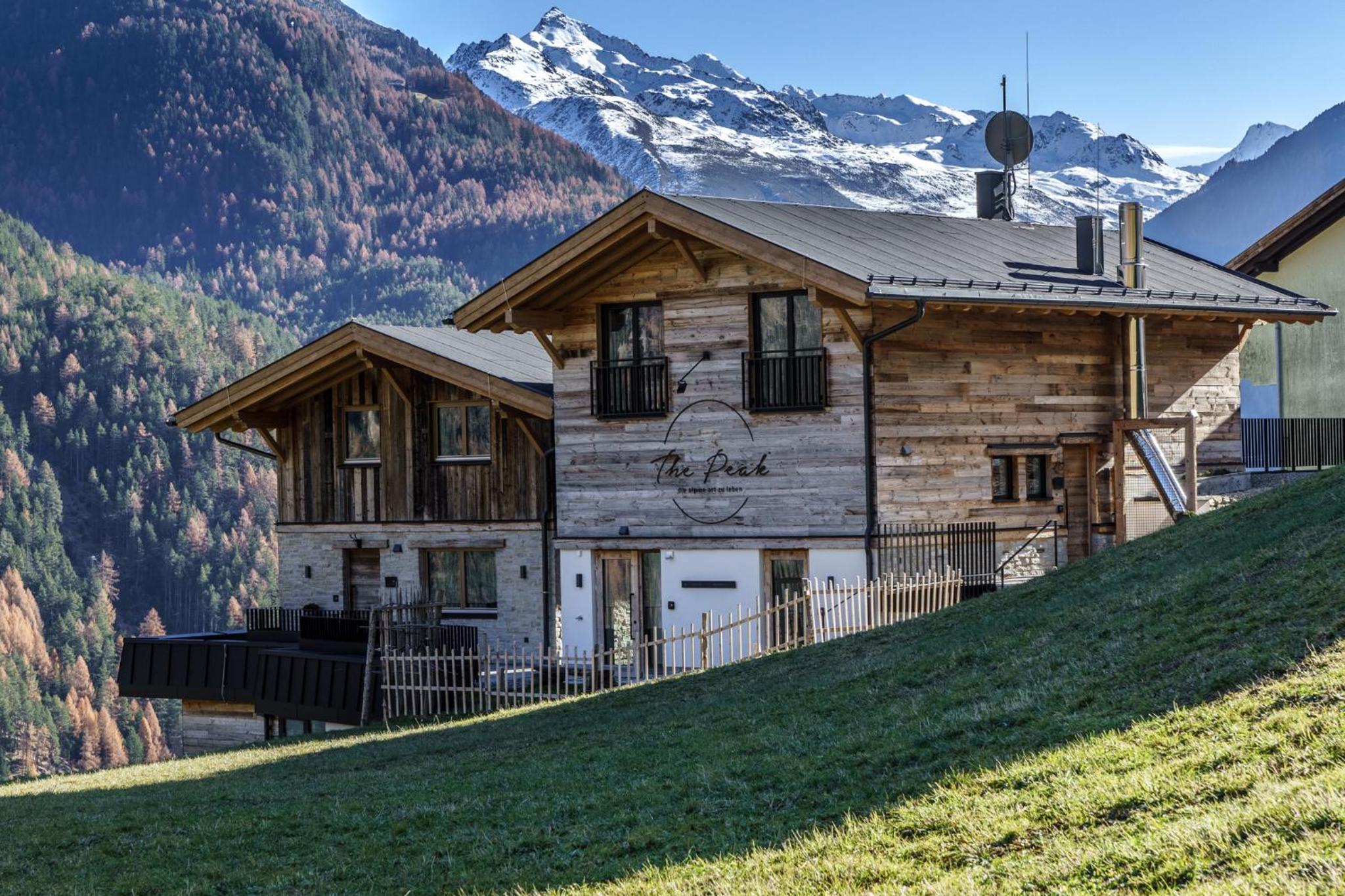 Chalets - The Peak Images