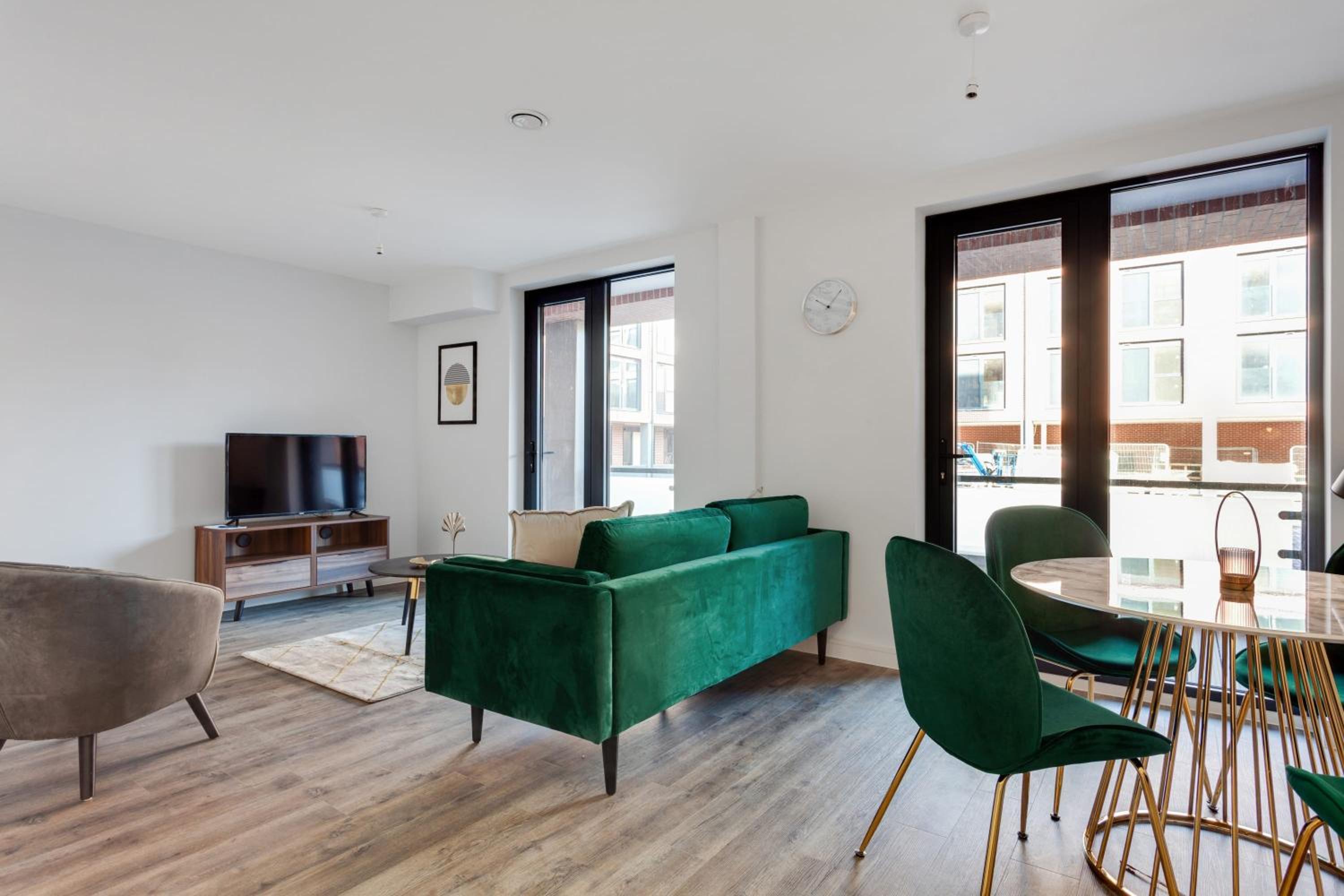 Modern Fabulous Flat In Central Birmingham Images