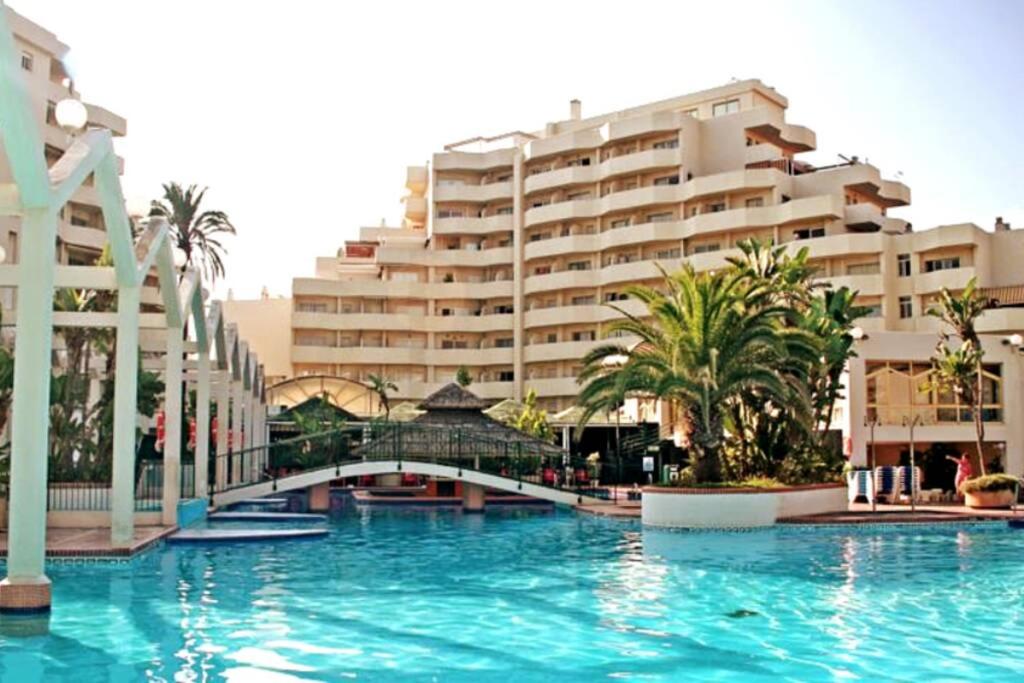 Precioso apartamento frente al mar Benalbeach Images