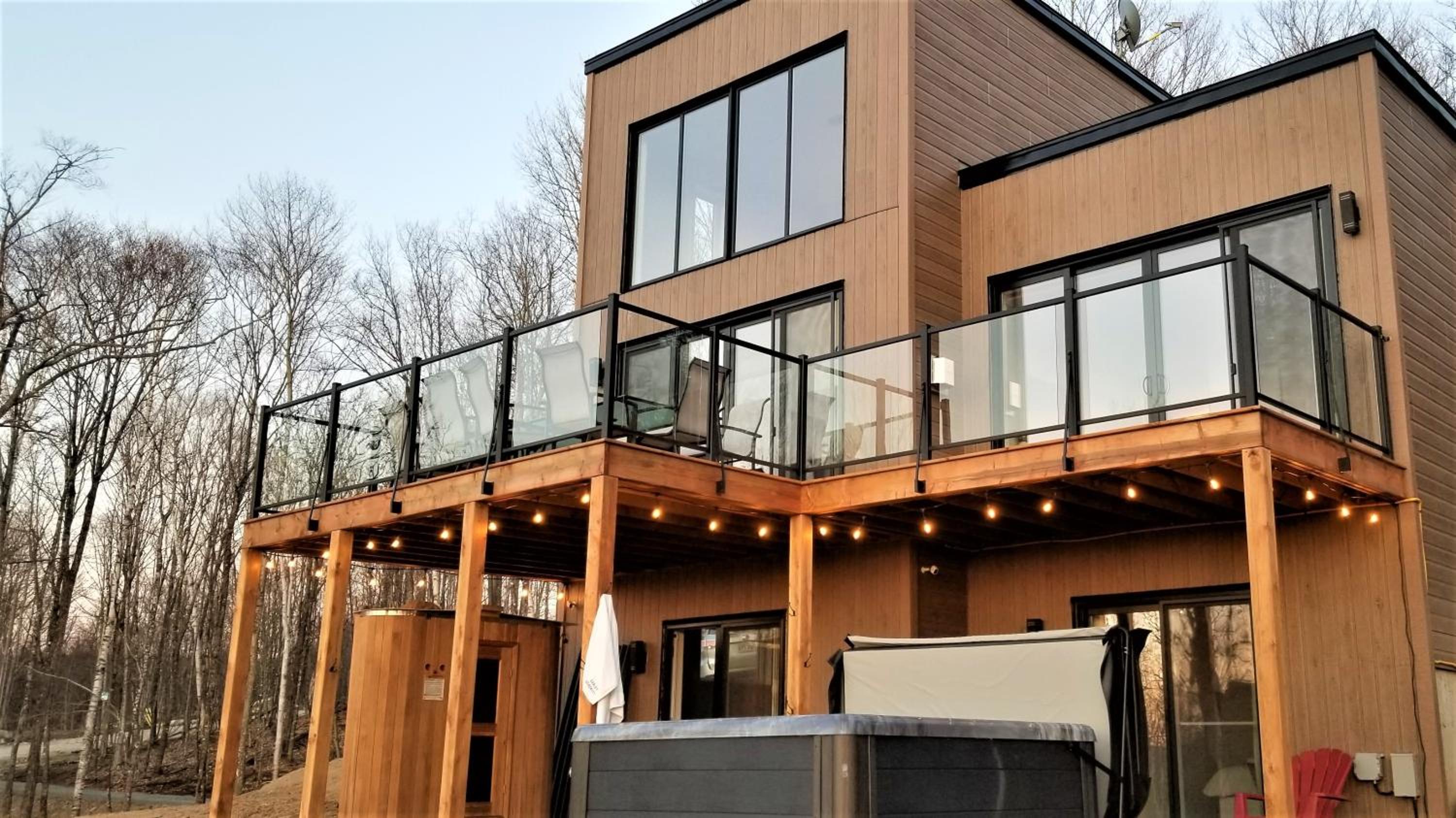 Chalet Serenity - Mont Tremblant Ski - Spa Sauna Wifi TV Privet Chic Modern House Images
