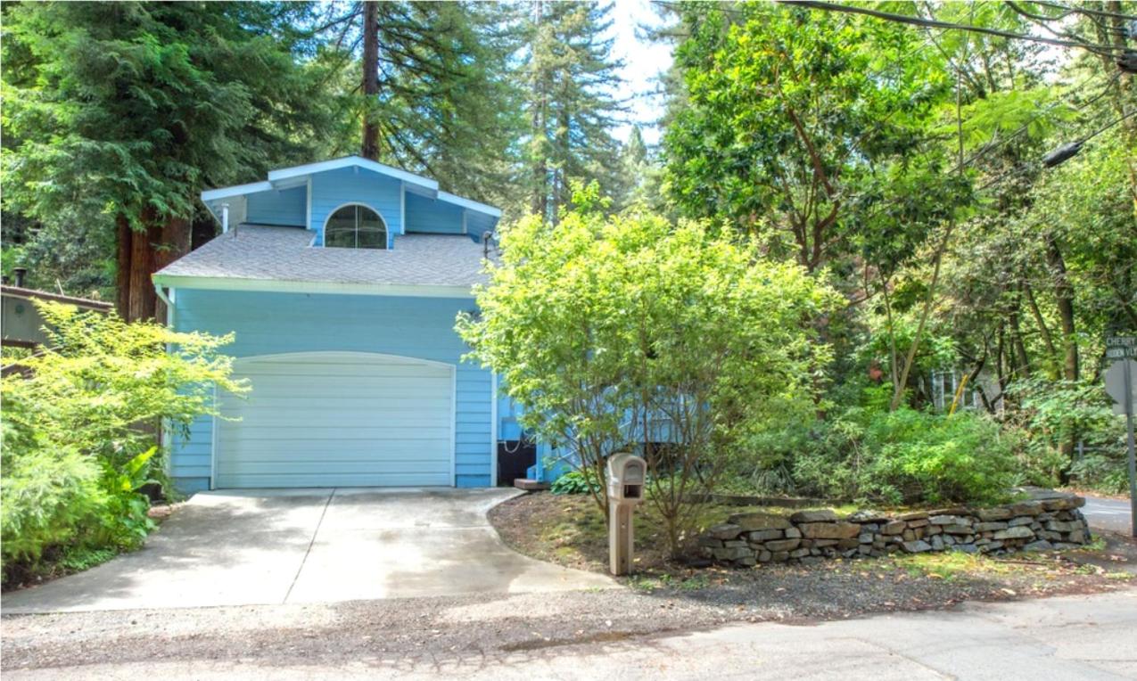 Blue Cherry! Redwoods! BBQ Grill! Fire Table! Ping Pong! Fast WiFi!! Dog Friendly! Images