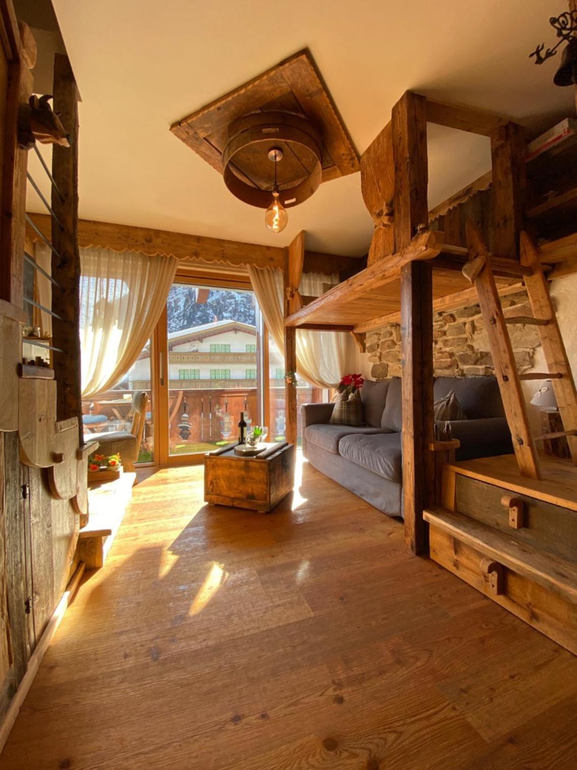 Calore di una Casa di Montagna Images
