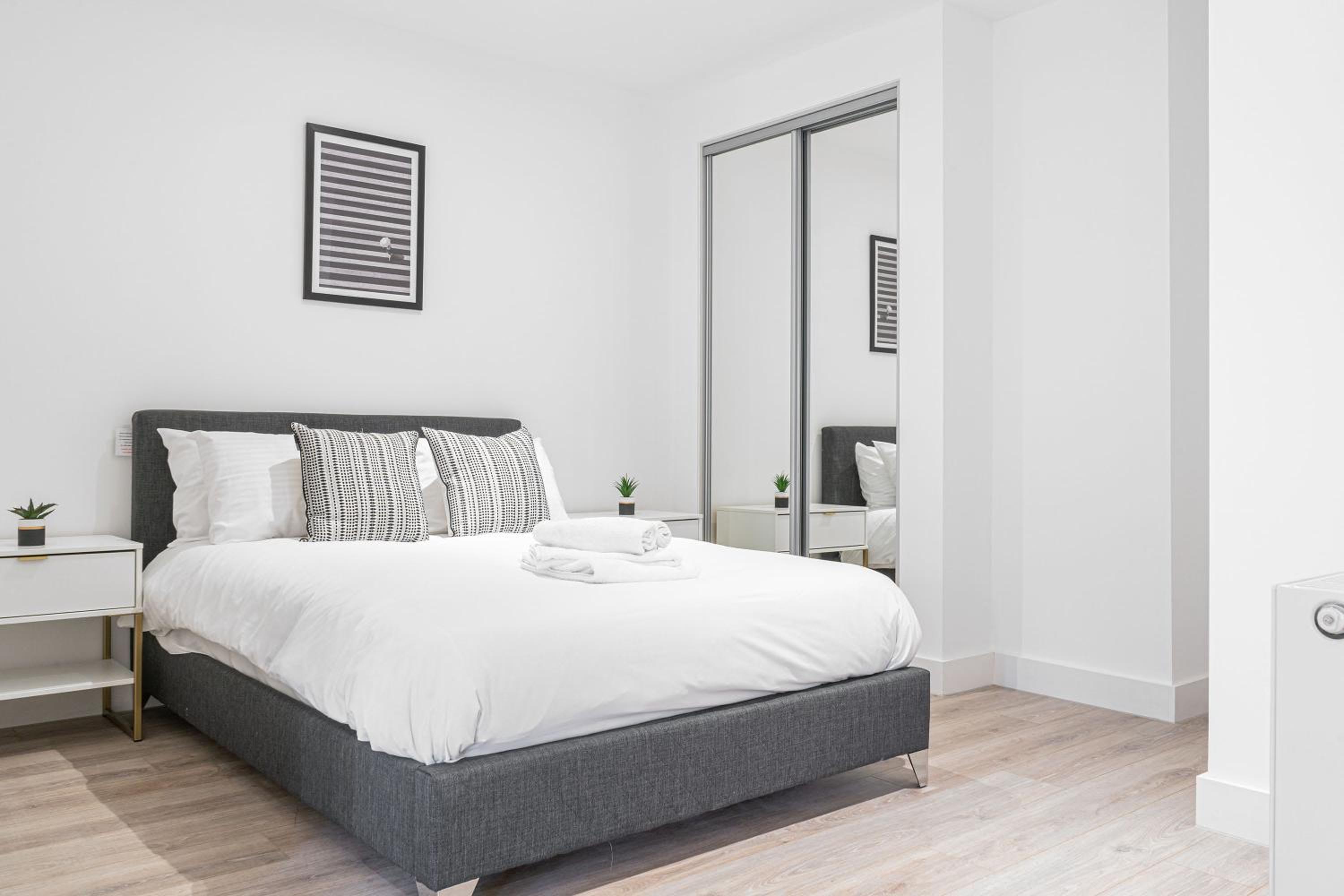Seven Living Residences Solihull - Close to NEC & BHX - Free Parking Images