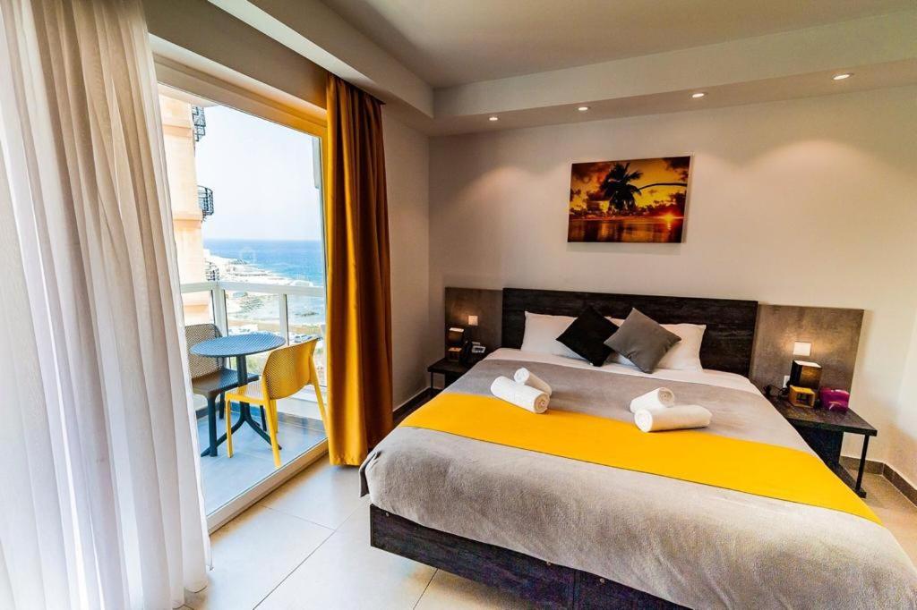 Hotel Shoreline Images
