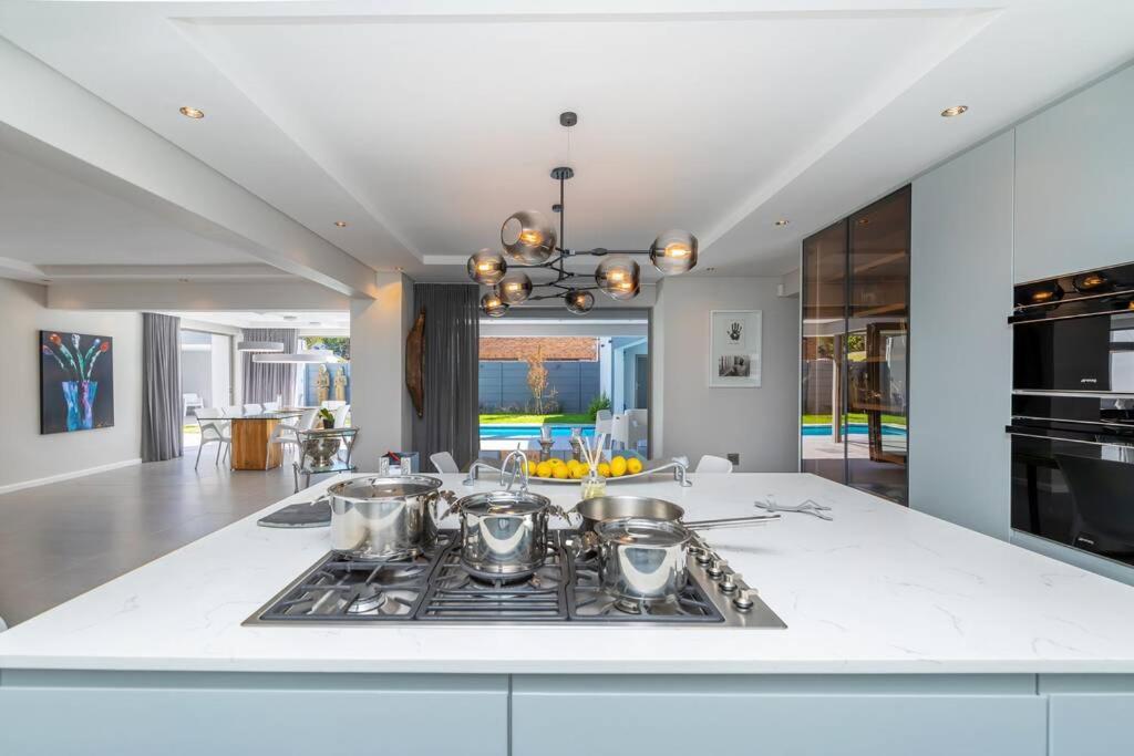 Stunning Villa de Soleil Images