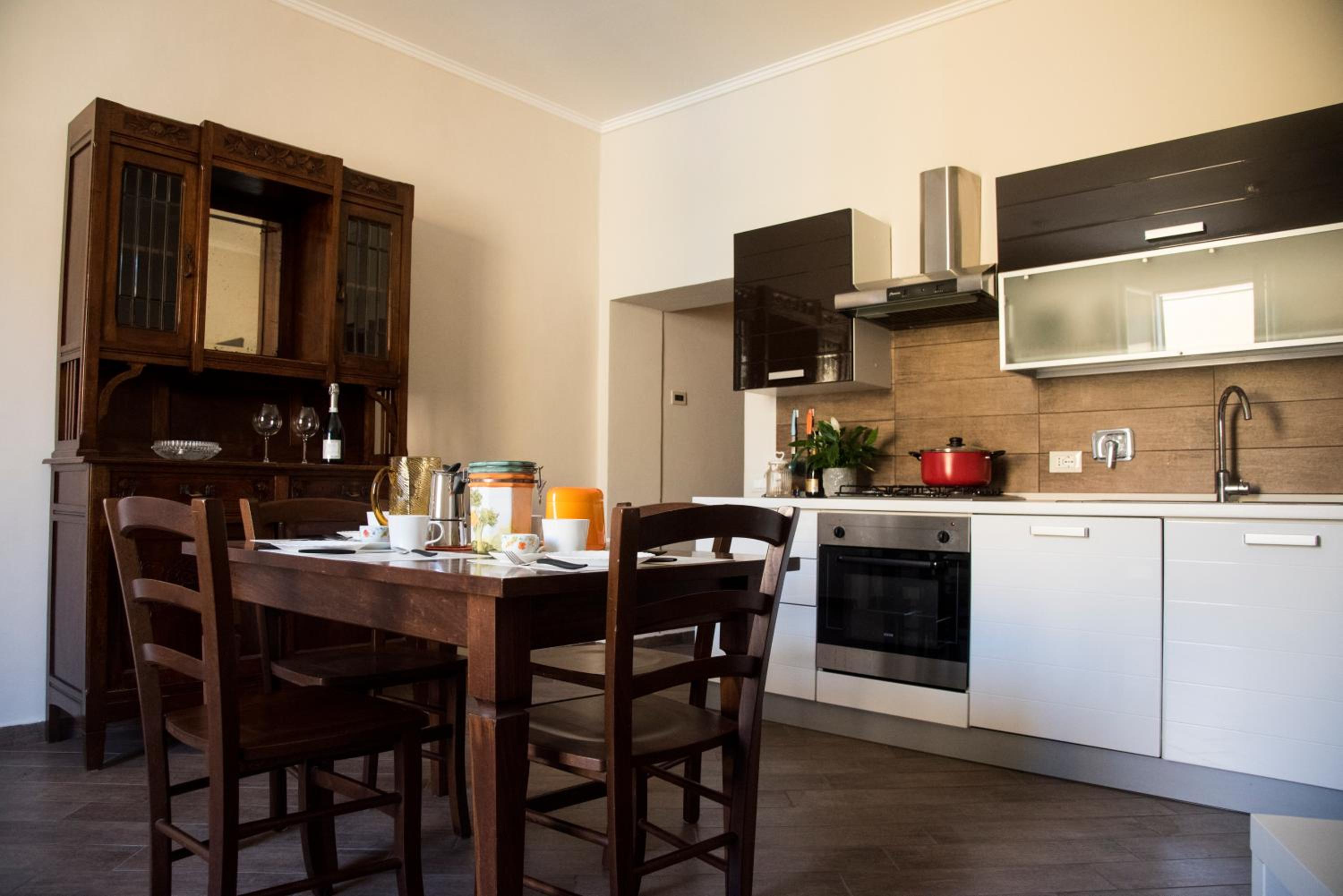 Retro Living Room Apartment (Anzio Centro) Images