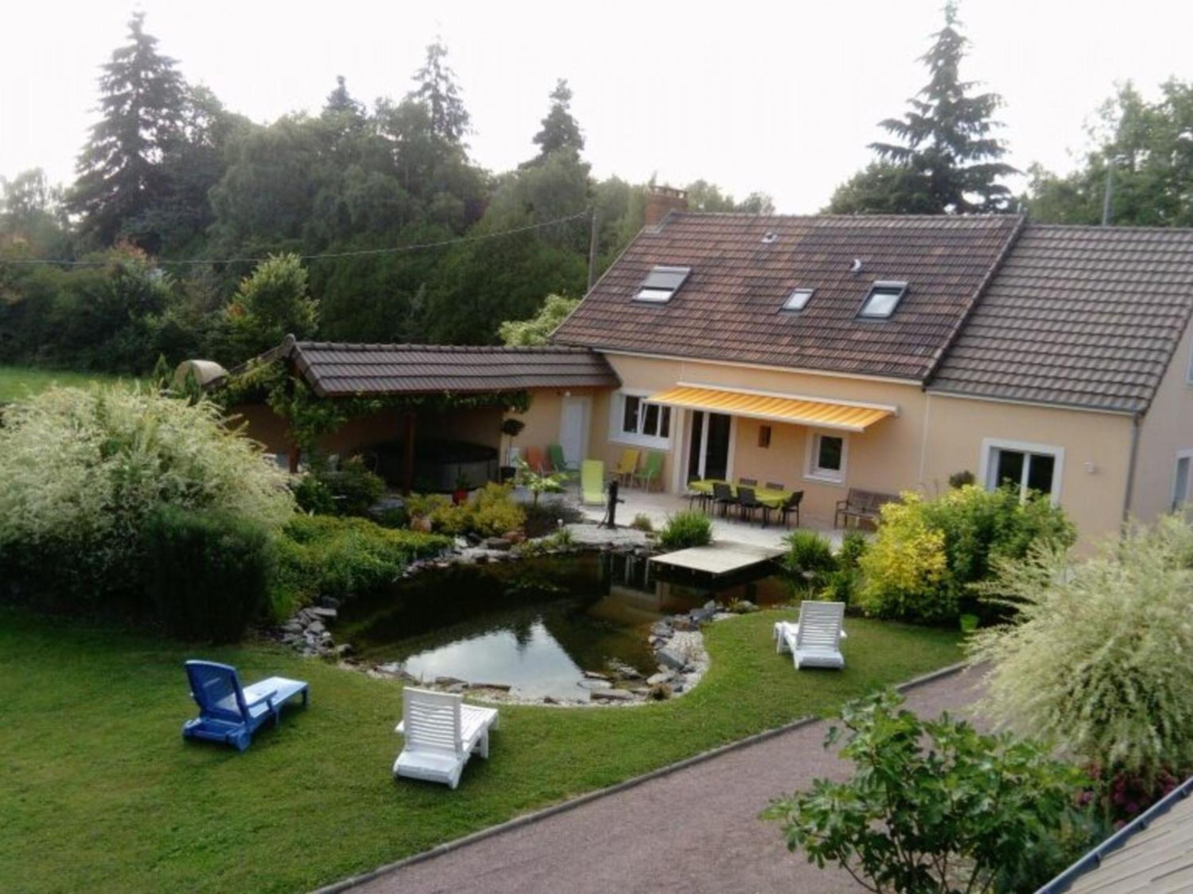 Spacieuse Villa avec Jardin, Proche du Centre, Piscine Naturelle, et Activités au Mans - FR-1-410-231 Images