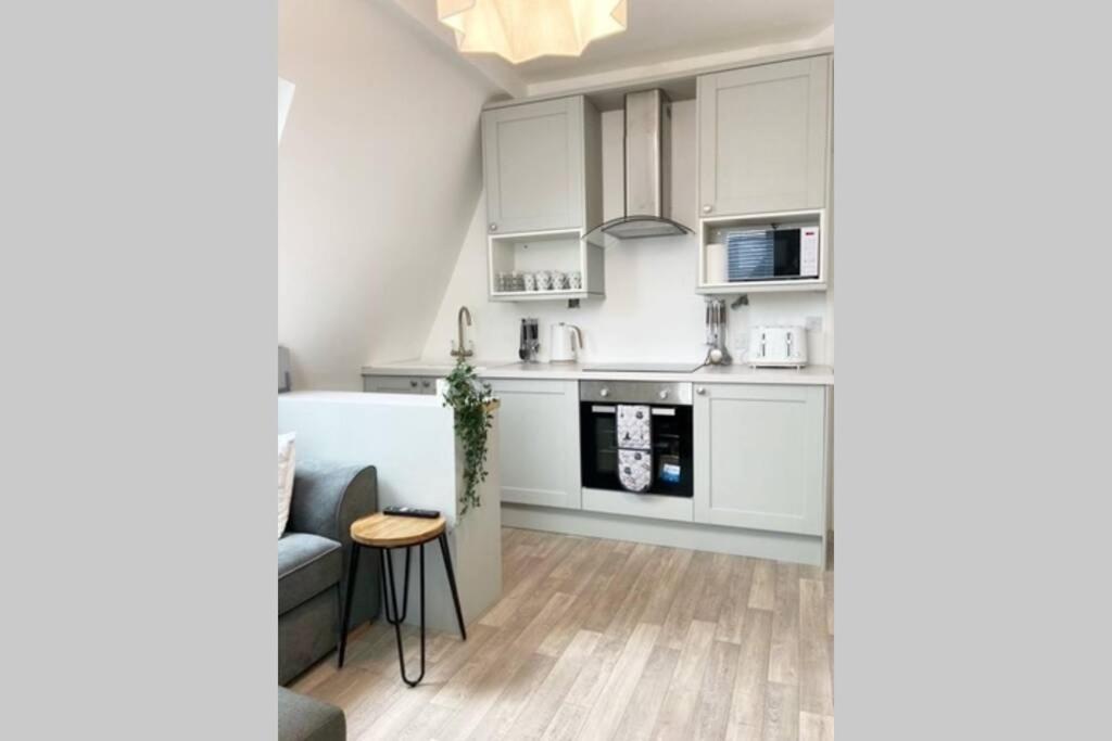 Paradise St Apartment Top Floor 3 flights of stairs 3 bed 1 bathroom Images