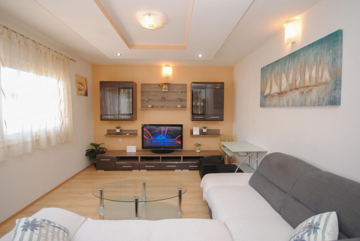 Holiday apartments Lana Images