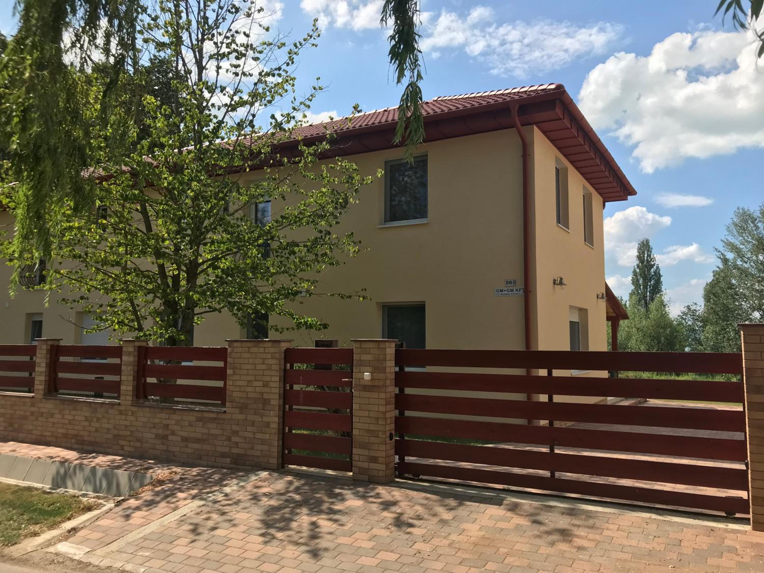 Szárszószép Villa Images