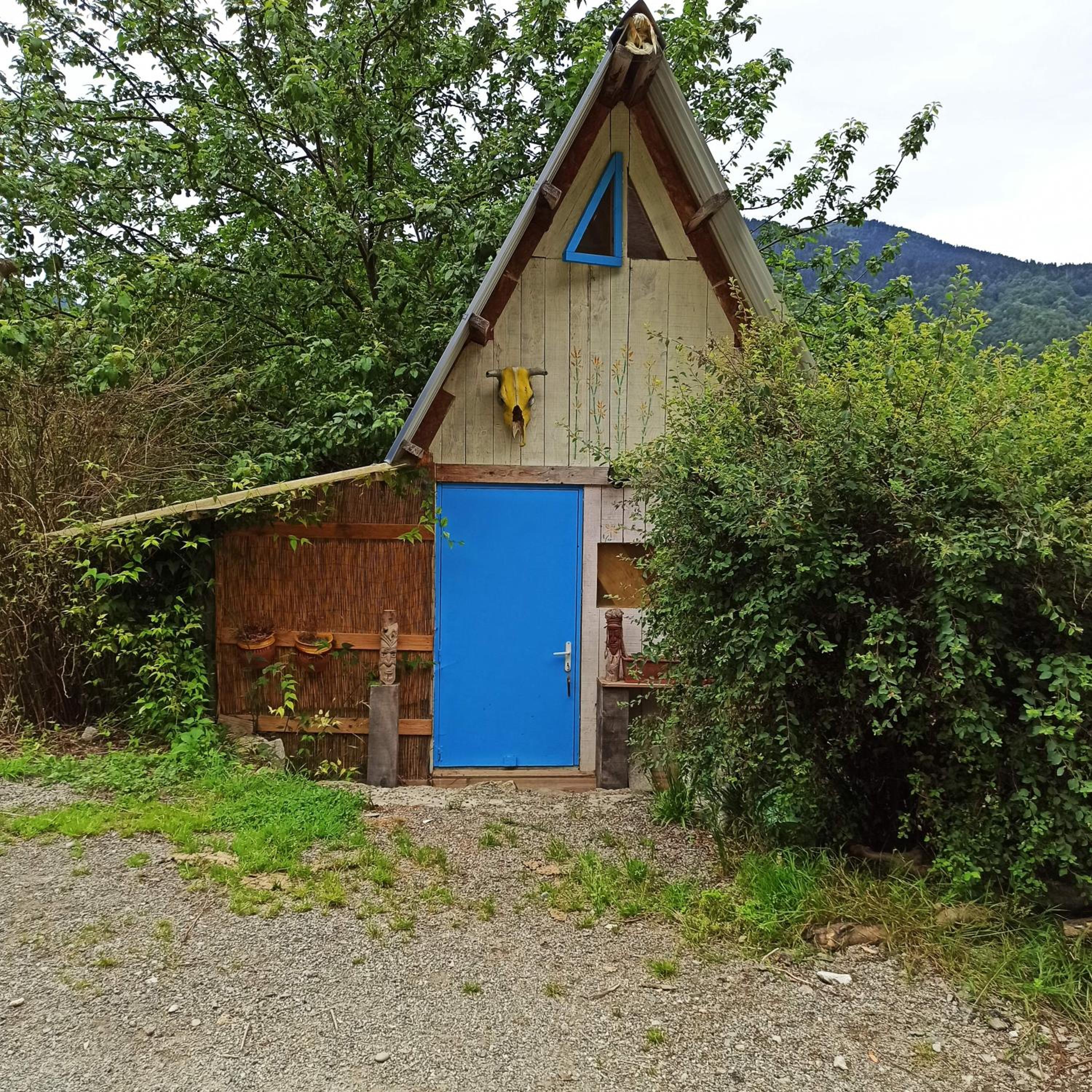 Cabane dans un pommier Images