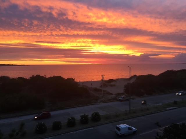 Frente a la Mejor Playa de Punta del Este"Edificio Costanero" Images