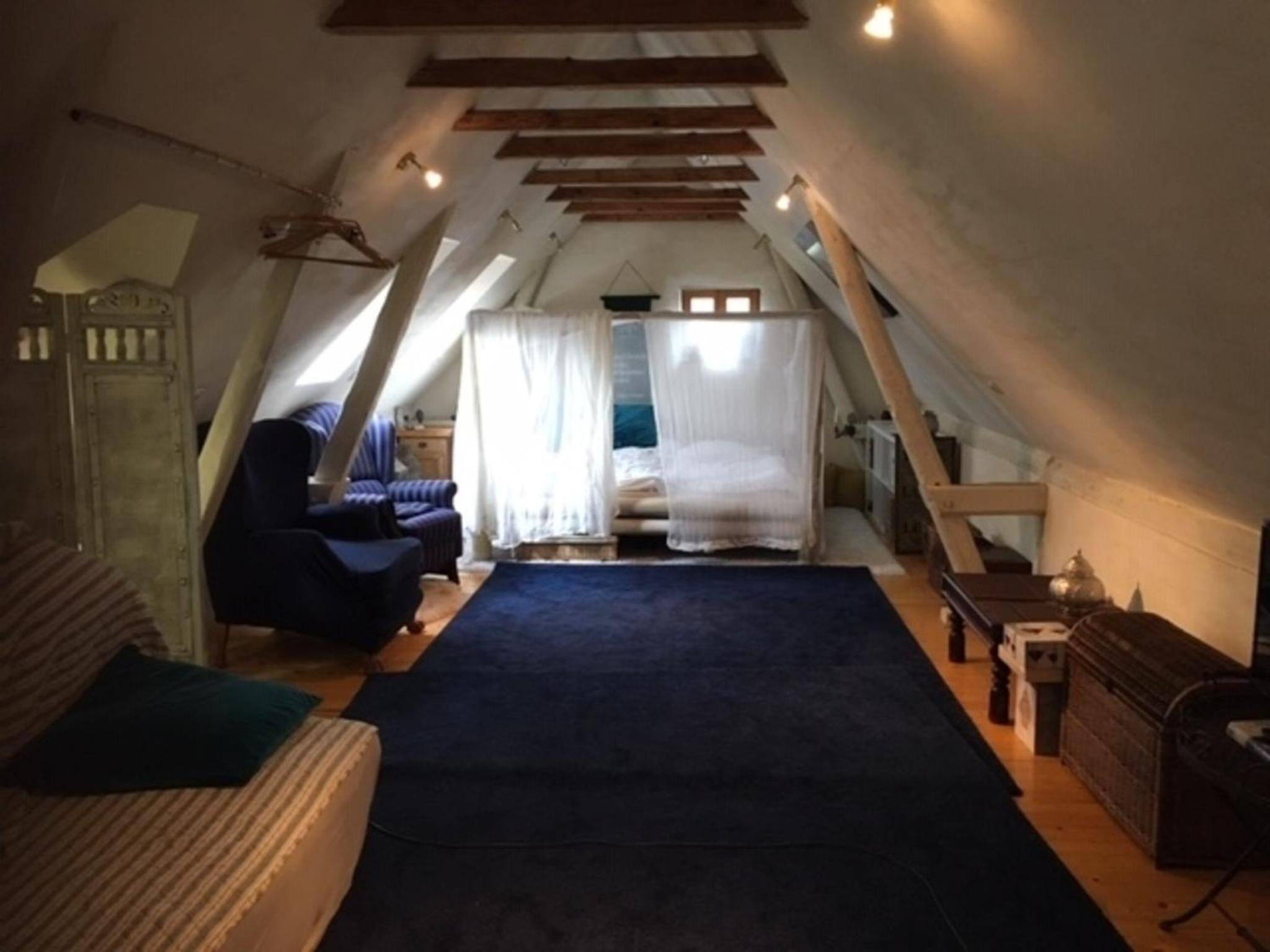 Grosse Hobbithöhle mit Gemeinschaftsgarten Images